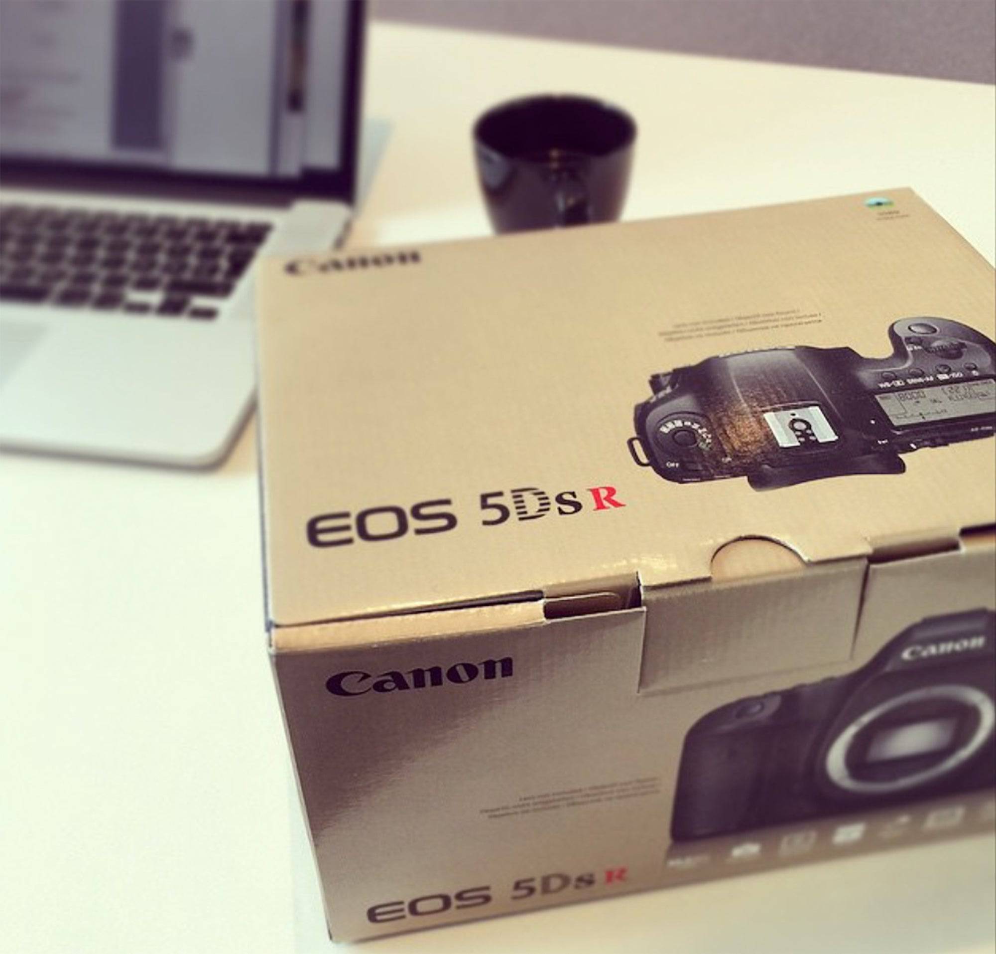 Canon EOS 5DS R 50.6MP Full Frame Digital SLR Camera with Pro Lens Bundle - Professional Photography for Portraits, Landscapes & Studio Work