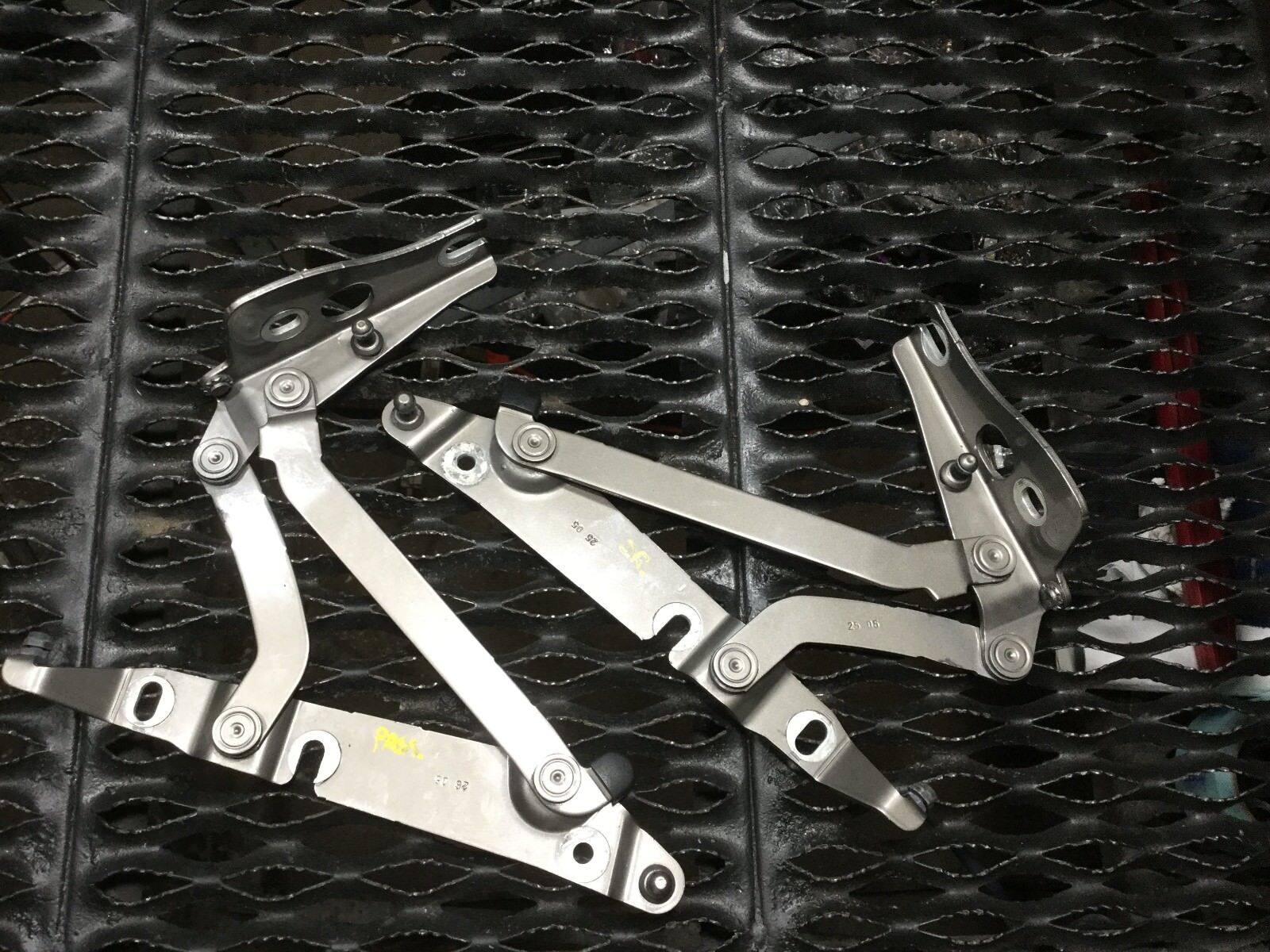 2003-2006 Audi A4 B6 Convertible Trunk Hinges - Left & Right OEM Replacement Pair - Perfect for Cabriolet Trunk Repair & Maintenance