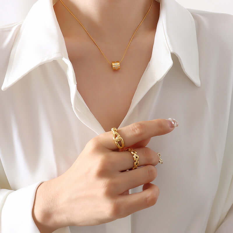 18K Gold Heart Barrel Charm Pendant Necklace for Women - Elegant Layering Jewelry Gift for Valentine's Day, Anniversary & Special Occasions | P282