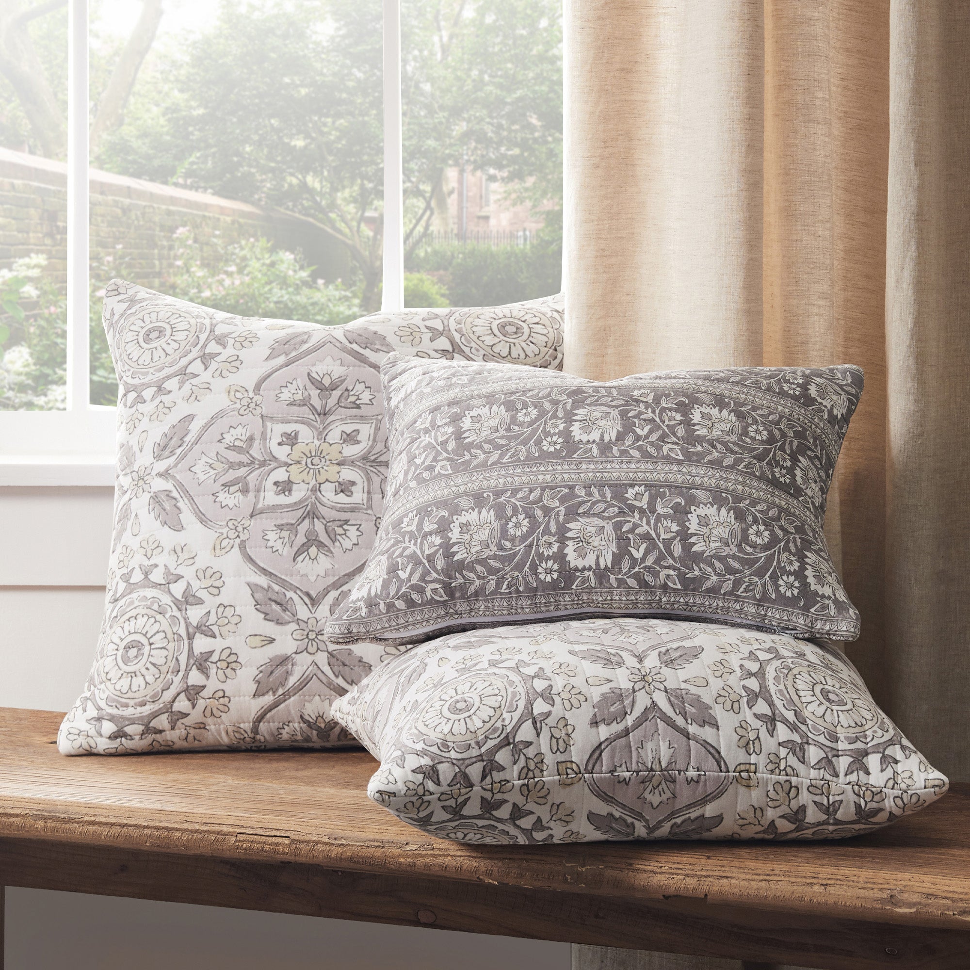 Lirelle Queen Size Quilt Set - Soft Bedding Comforter with Matching Pillow Shams - Luxury Home Decor for Master Bedroom & Guest Room - Perfect for All Seasons