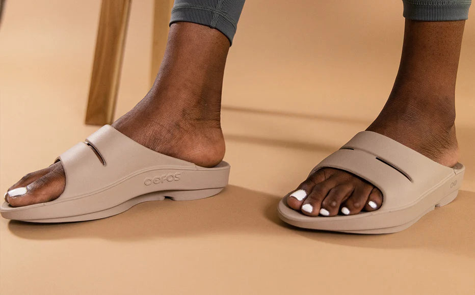 OOFOS Unisex Ooahh Nomad Recovery Sandals - Comfortable & Supportive Footwear for Men & Women - Perfect for Post-Workout, Travel & Relaxation at Home