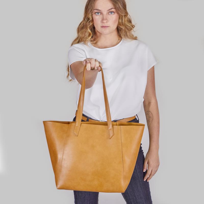 Canussa Totissimo Leather Tote Bag in Camel - Stylish & Spacious Handbag for Work, Travel & Everyday Use