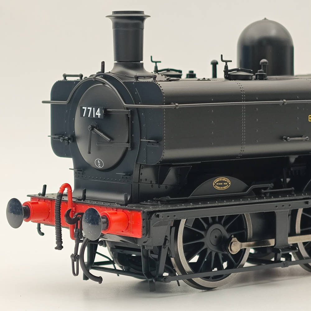 Dapol 7s 007 011 O Gauge 57xx Pannier 7714 BR Black Late Crest 21DCC Locomotive - Model Train for Collectors & Railway Enthusiasts - Perfect for Layouts, Displays & Historical Reenactments