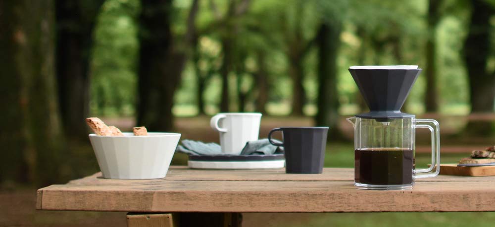 Kinto ALFRESCO Brewer Jug Set - 34oz Coffee Maker with 4 Cups, Beige - Perfect for Outdoor Camping, Picnics & Home Brewing