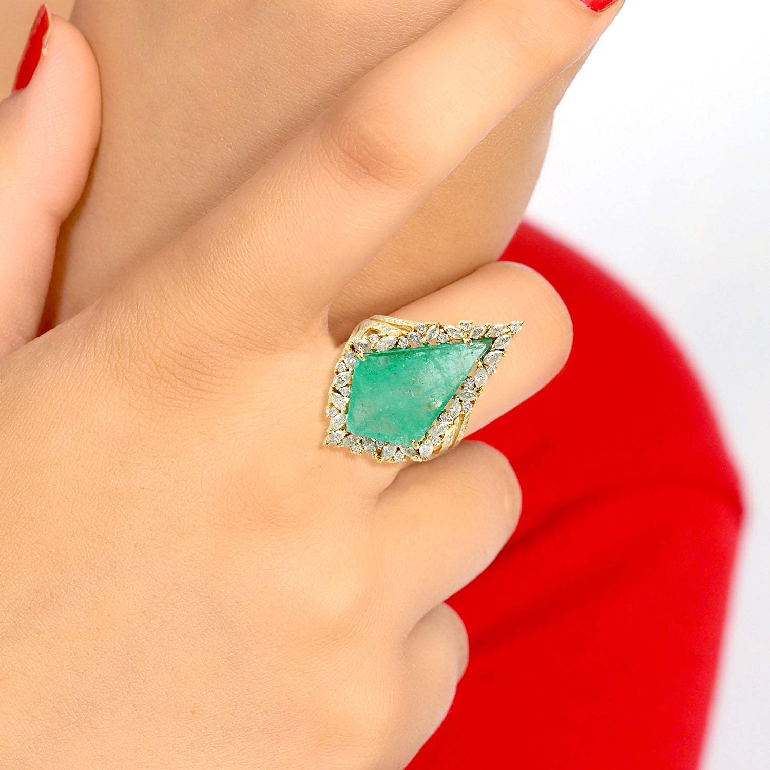 Exquisite Marquise Cut Diamond & Kite Cut Emerald 18K Yellow Gold Cocktail Ring for Women – Perfect for Evening Parties, Weddings & Special Occasions
