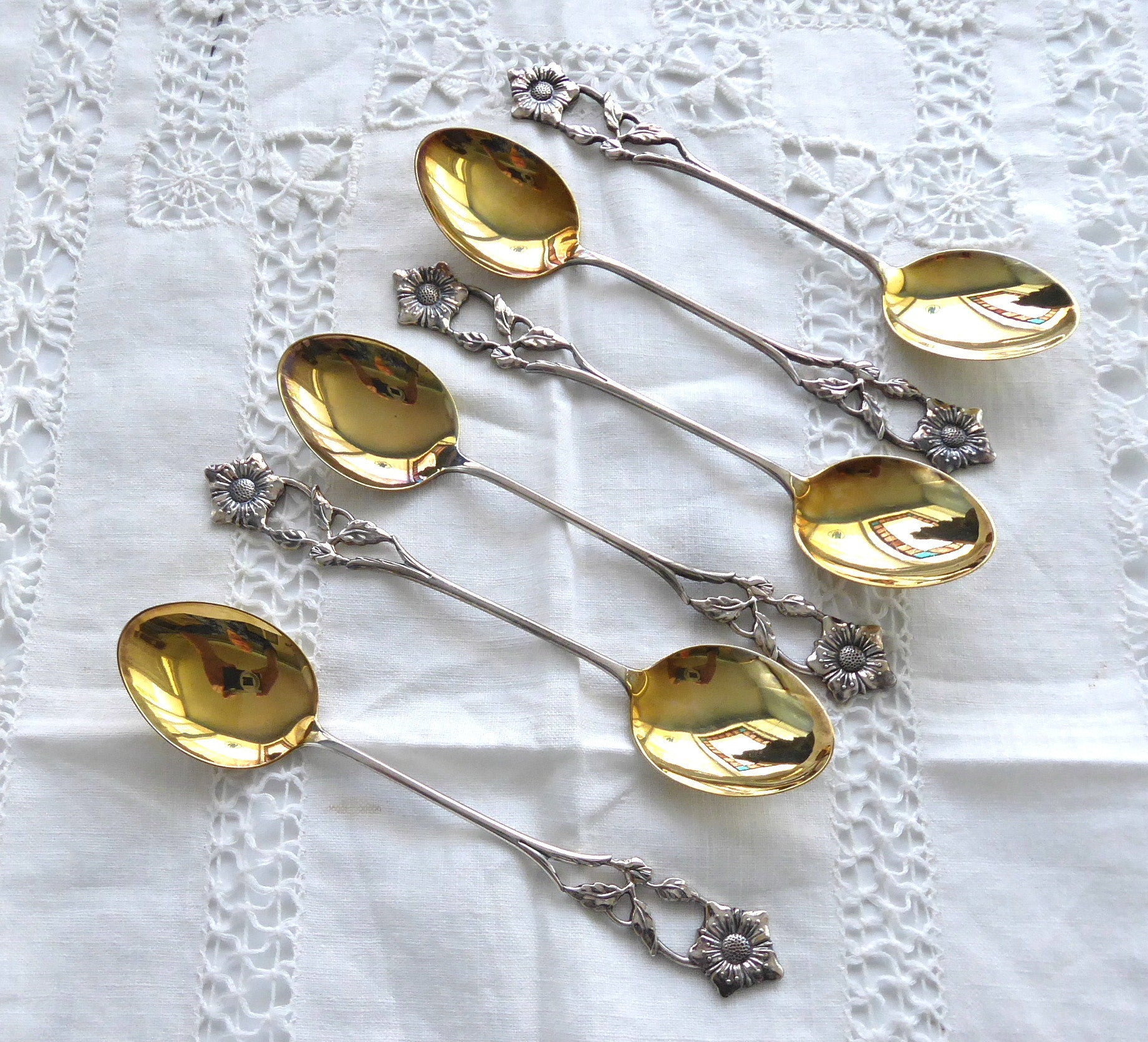 Vintage 1950s Gold-Washed Teaspoon and Coffee Spoon Set - Floral Filigree Design, Boxed Set of 6 - Perfect for Afternoon Tea, Coffee Service, and Elegant Table Settings