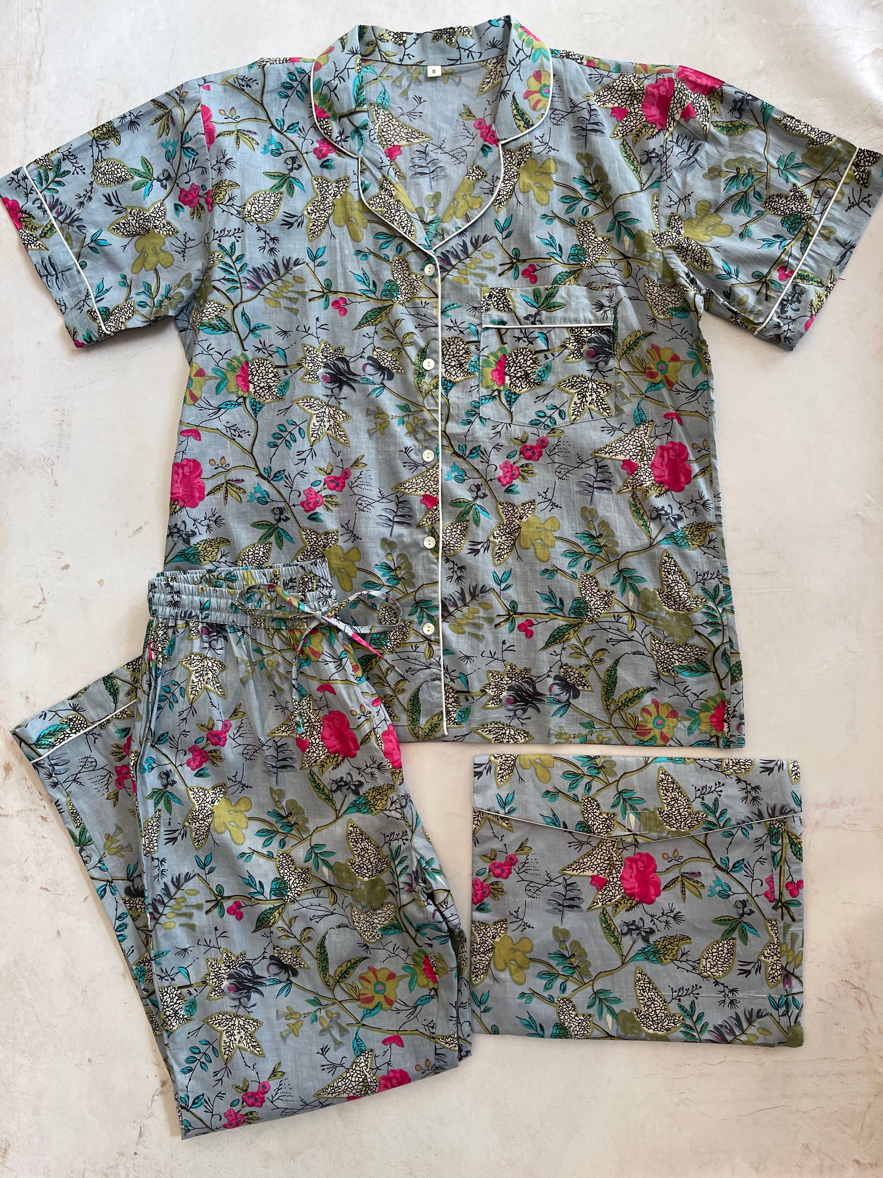 **Cozy Cannon Beach Pajama Set for Women - Soft & Comfortable Sleepwear for Relaxation at Home or Vacation**