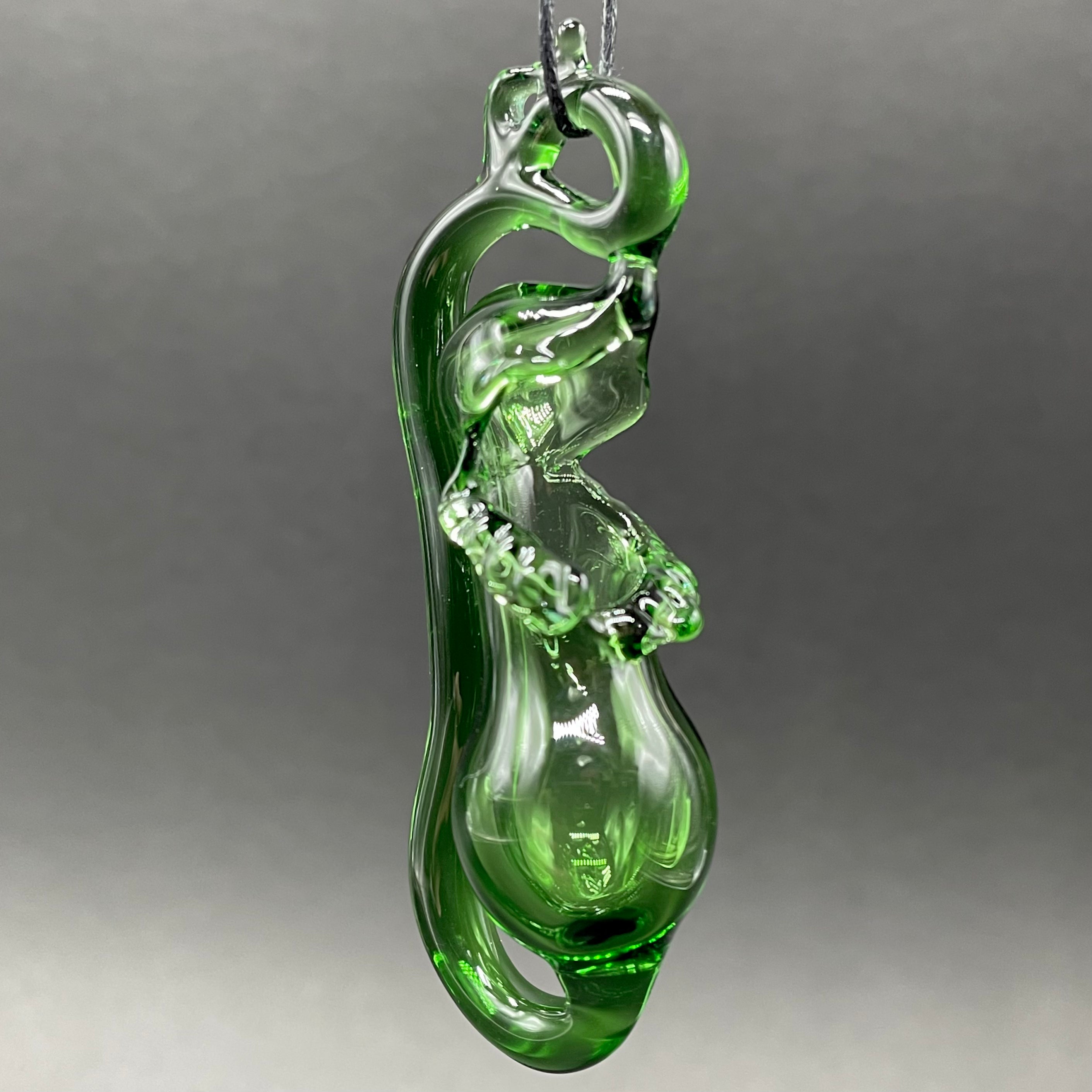 Exquisite Pitcher Plant Pendant - Unique Carnivorous Plant Jewelry for Nature Lovers | Perfect for Botanical Enthusiasts & Outdoor Adventures