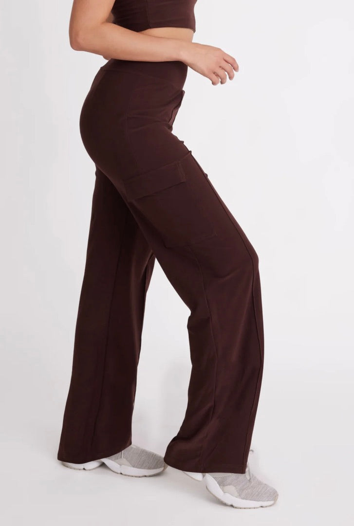 Stylish Chai Cargo Pants for Men & Women - Durable Outdoor Hiking & Travel Pants with Multiple Pockets - Perfect for Casual Wear, Work & Adventure