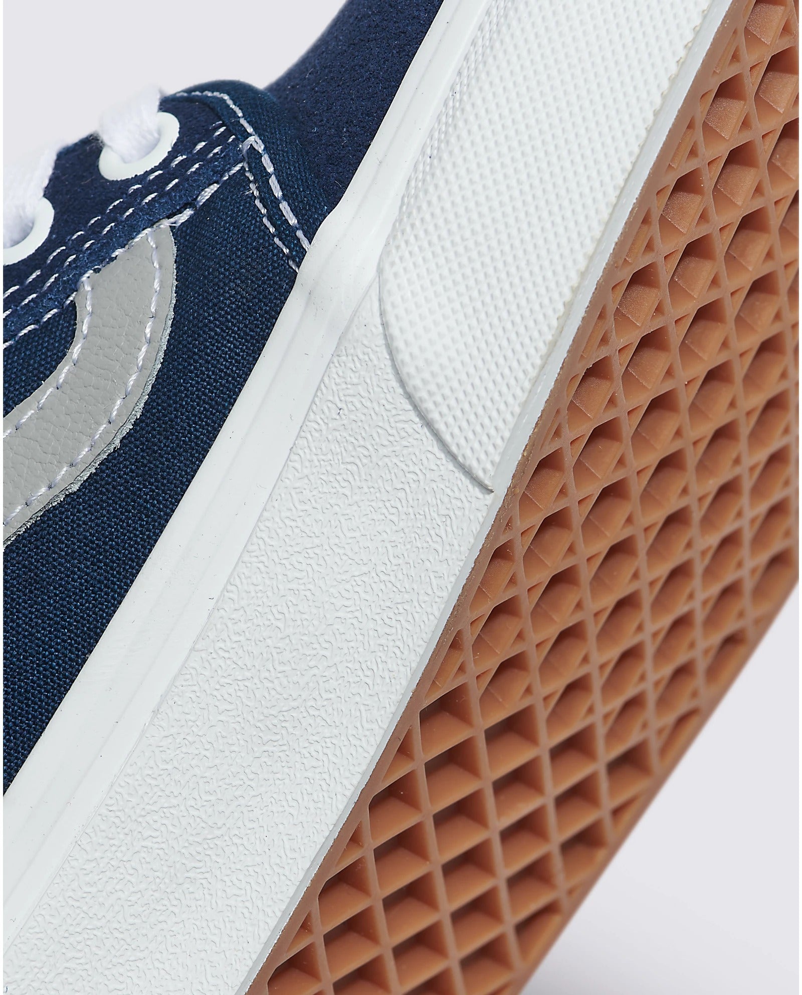 Men's Skate Chukka Low Sidestripe Sneakers - Casual Skate Shoes for Streetwear & Urban Fashion | Perfect for Skating, Daily Wear & Outdoor Activities
