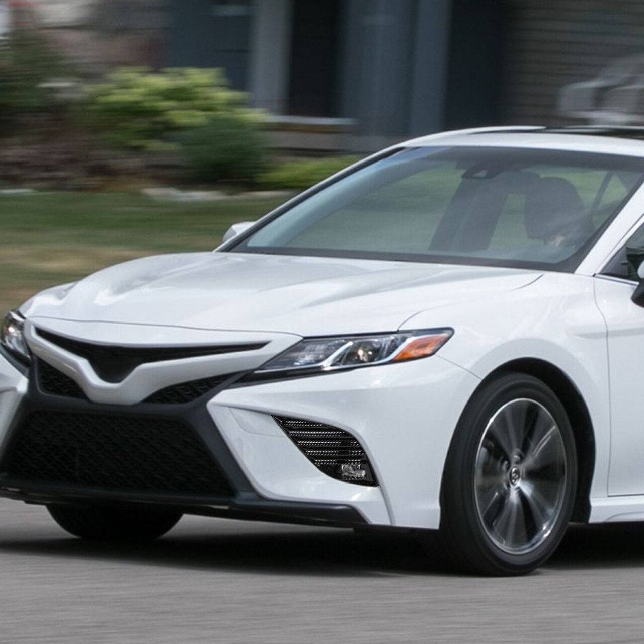 OEM Style Fog Lights for 2018-2019 Toyota Camry SE/XSE with Clear Lens - Perfect for Night Driving and Enhanced Visibility