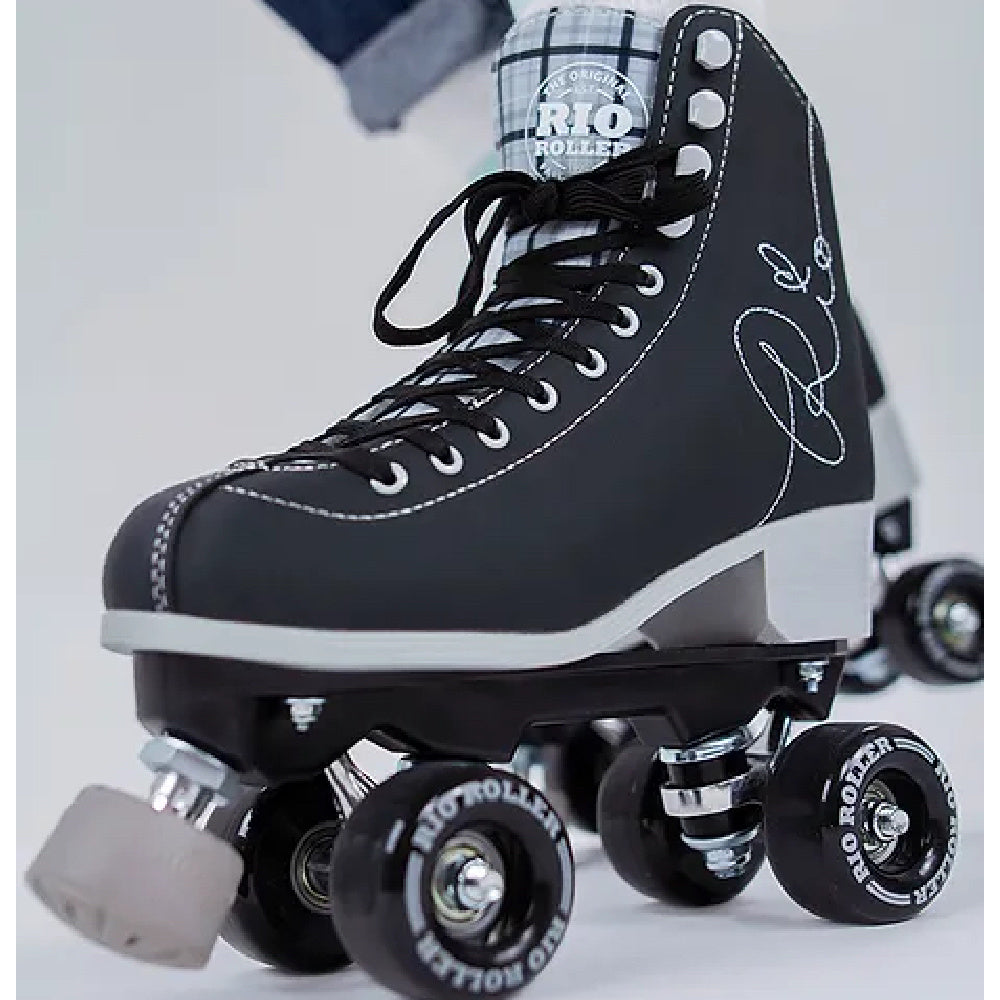 Rio Signature Skate - High Performance Skateboard for Street & Park Riding - Perfect for Beginners & Pro Skaters - Durable Deck & Smooth Wheels for Ultimate Control