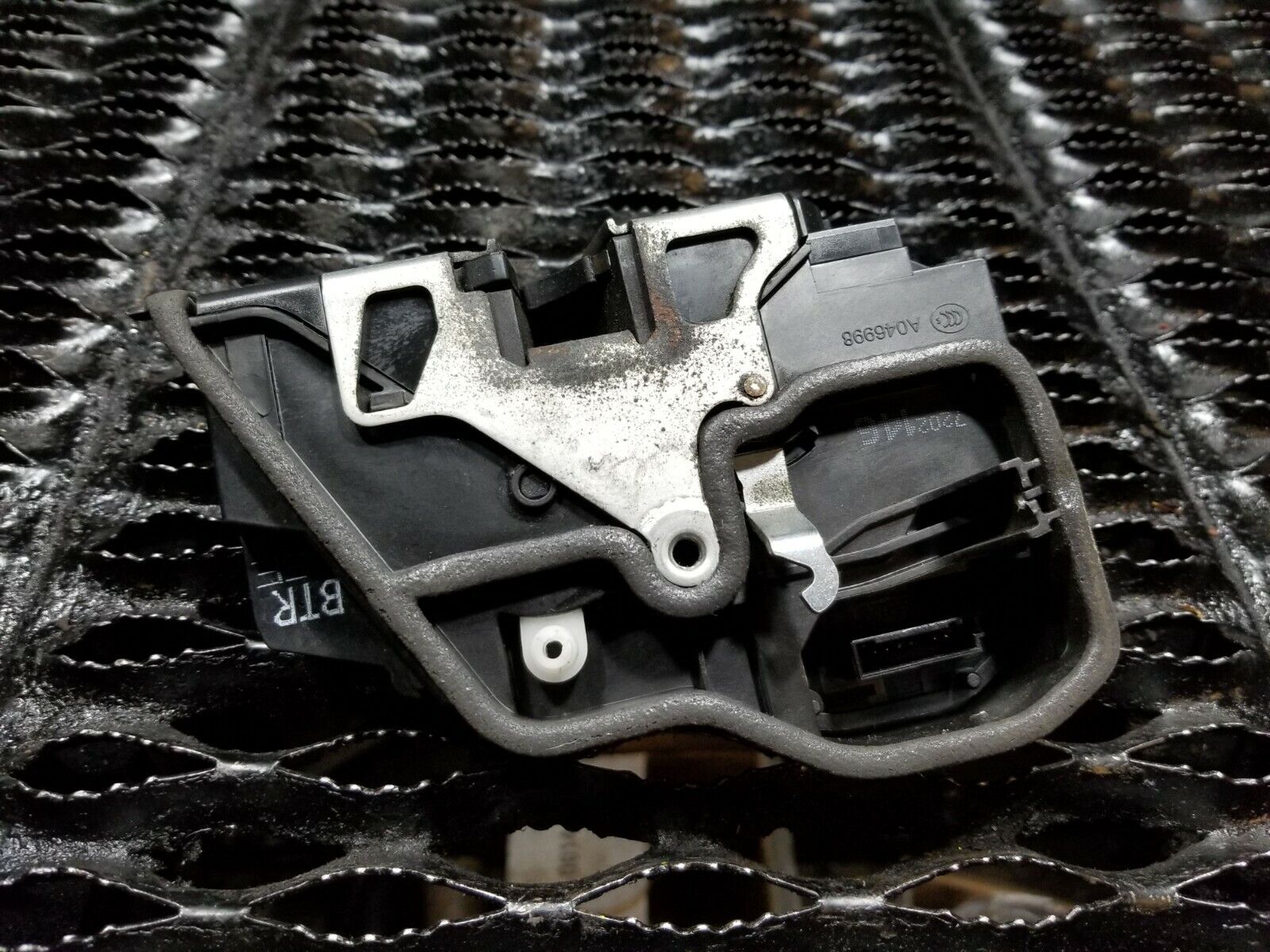 2006-2010 BMW 650i E63 Right Passenger Side Door Lock Latch Actuator OEM Replacement - Perfect for Door Lock Repair & Maintenance