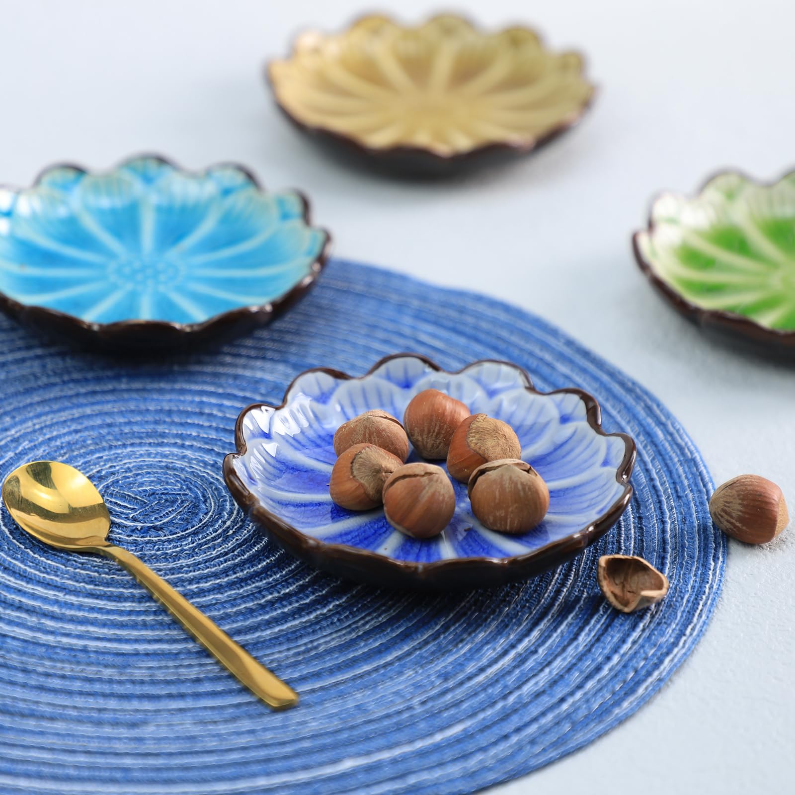 Gaolinci 4-Inch Lotus-Shaped Ceramic Condiment Dishes - Perfect for Tea Bags, Ketchup, Appetizers, Vinegar, Spices, Salad, Sushi & Wasabi (Set of 4) - Ideal for Restaurants, Tea Parties & Asian Cuisine