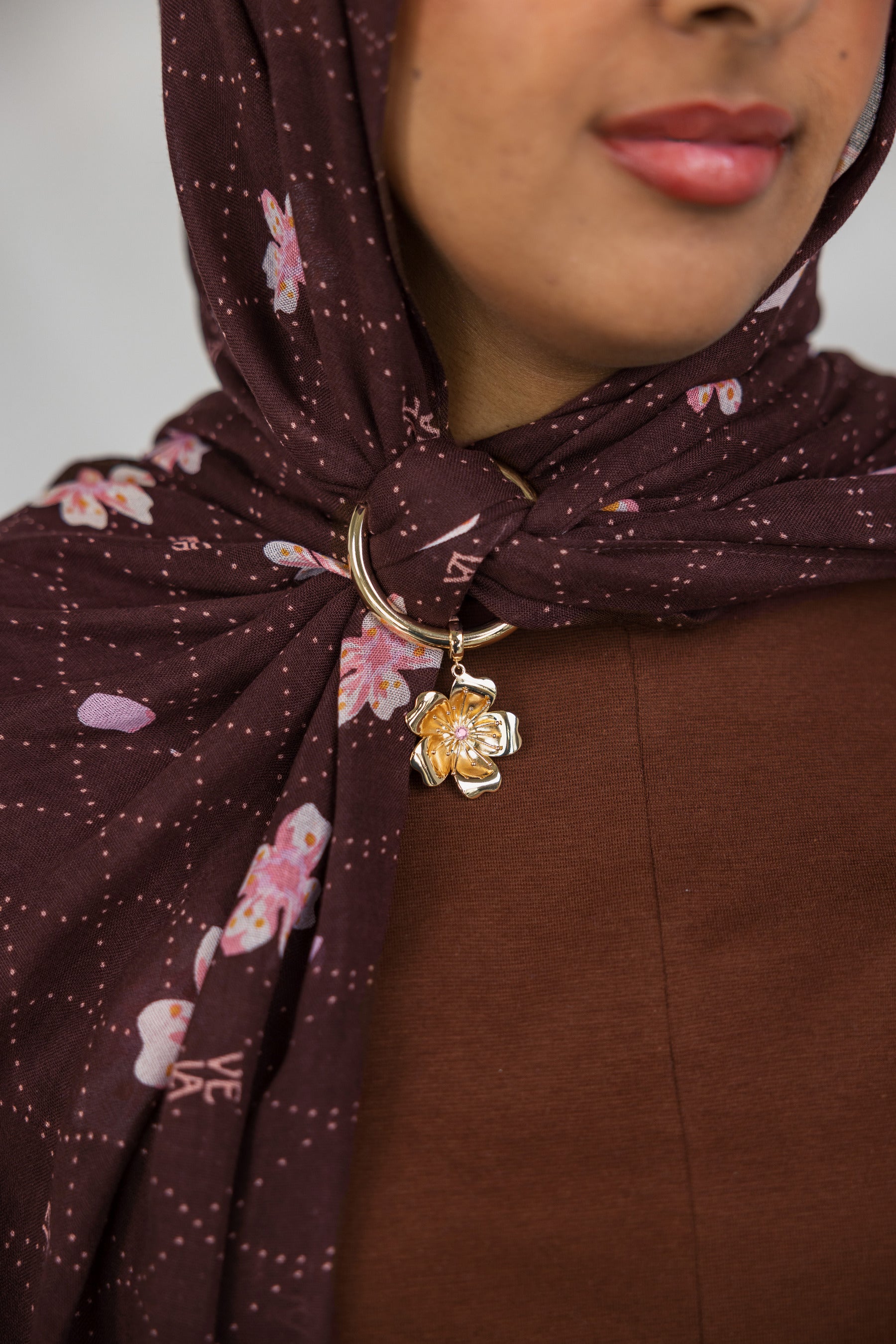 Exquisite Sakura Charm - Japanese Cherry Blossom Pendant for Jewelry Making, DIY Crafts, and Gift Giving - Perfect for Necklaces, Bracelets, and Keychains