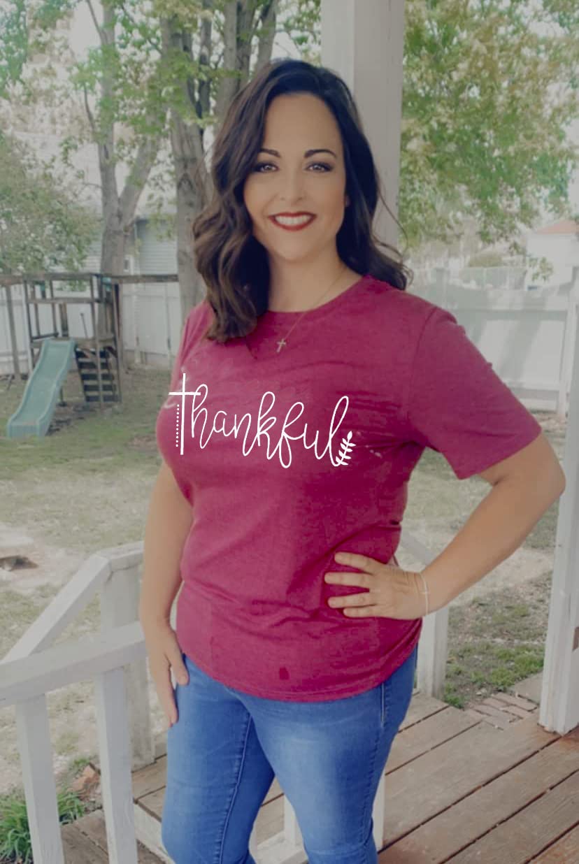 Women's Thanksgiving Graphic T-Shirts - Casual Short Sleeve Thankful Shirts for Holiday Gatherings & Family Dinners