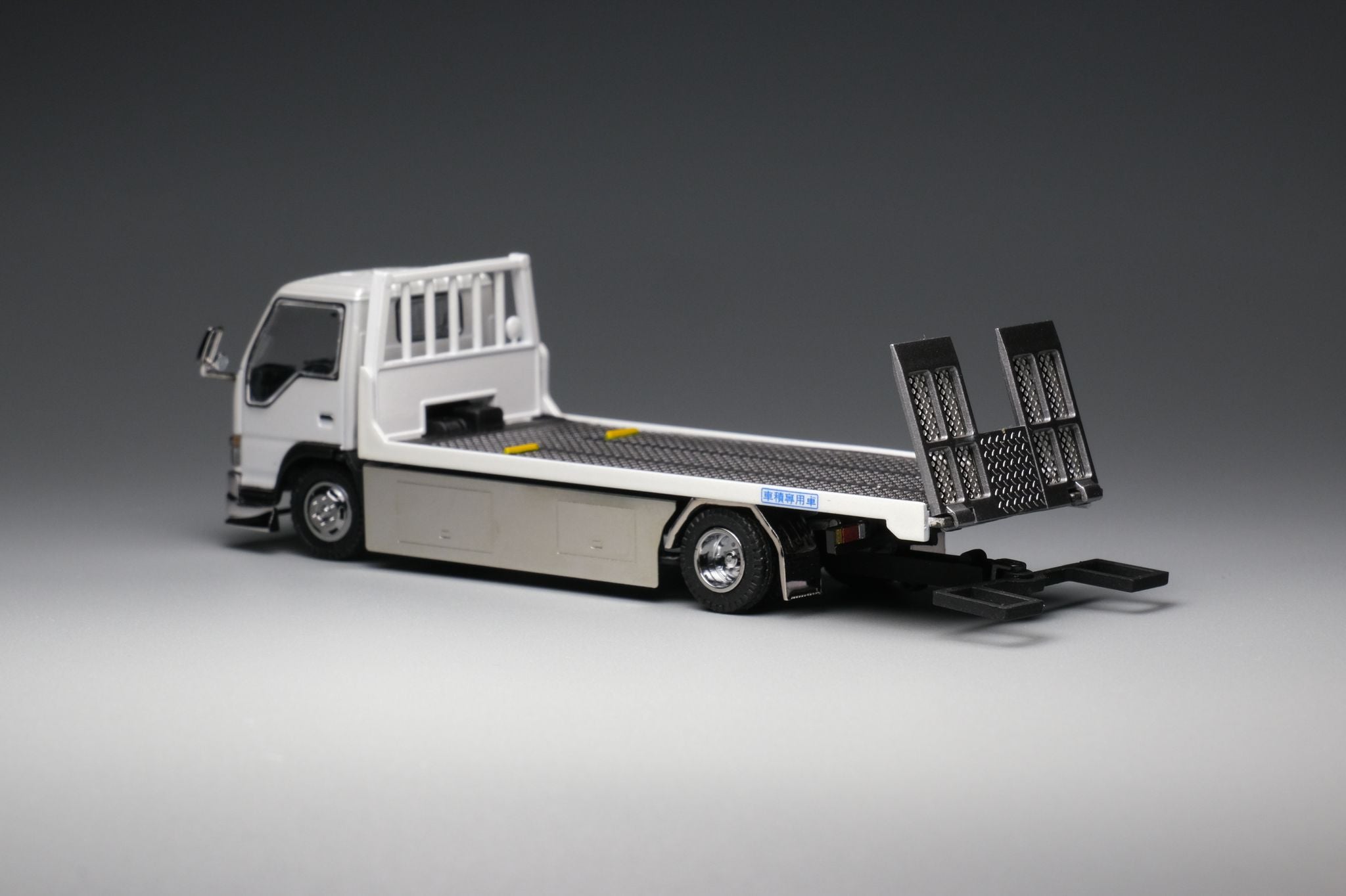 Peako Model x YES Model Flatbed Tow Truck in White V2 - Heavy Duty Towing Vehicle for Car Transport & Recovery - Perfect for Auto Shops, Roadside Assistance & Emergency Towing Services