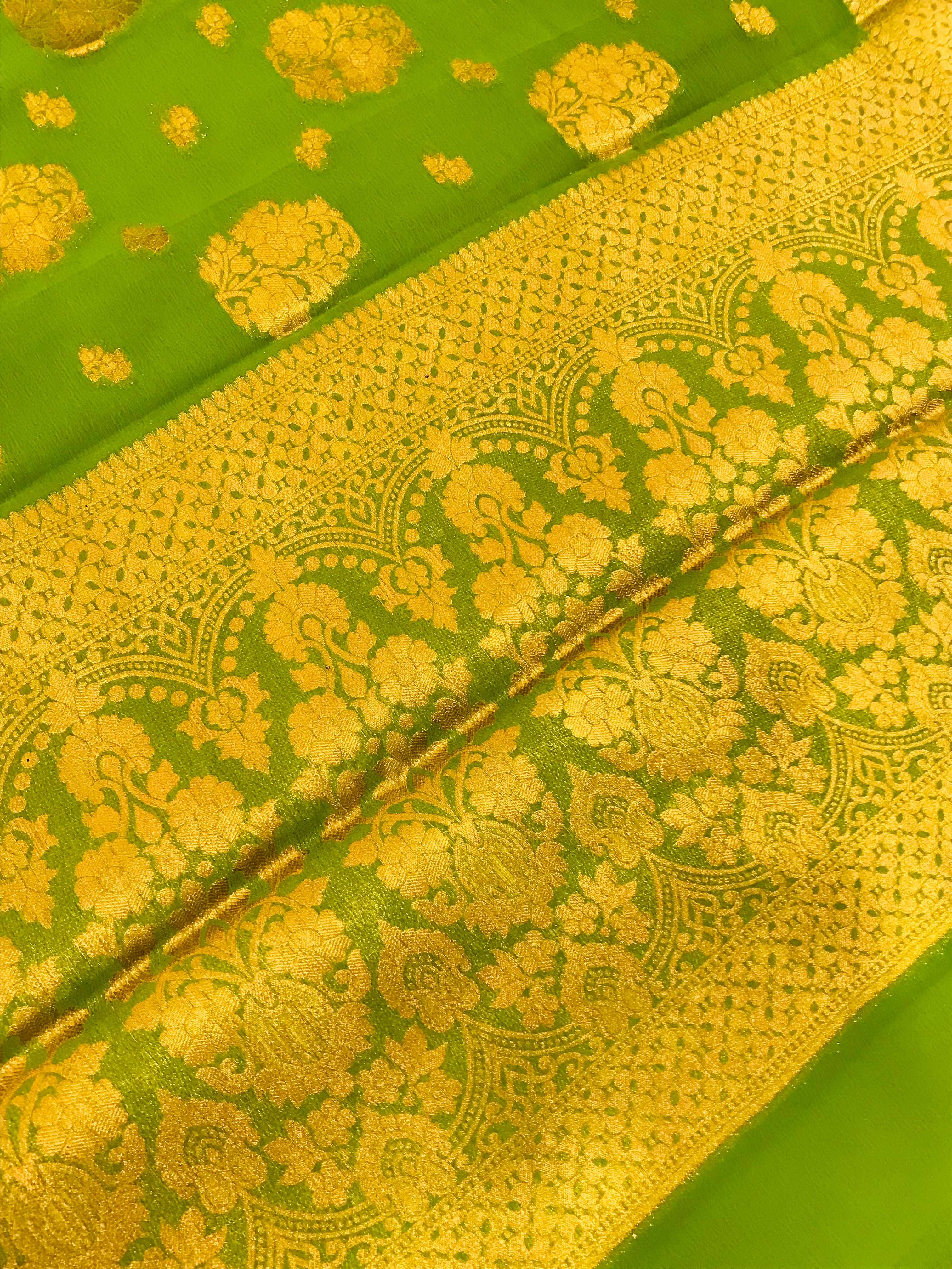 Elegant Light Green Georgette Saree with Floral Motifs & Contrast Pallu - Perfect for Weddings, Parties & Festive Occasions