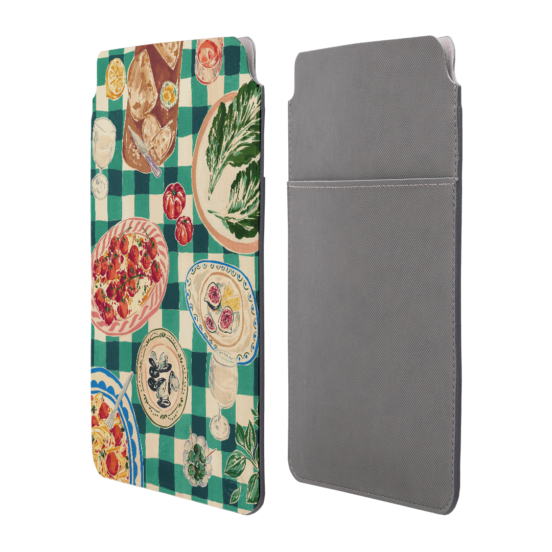 Waterproof Laptop & iPad Sleeve for Outdoor Use - Lightweight Protective Case for MacBook, iPad Pro - Perfect for Evening Alfresco Work, Travel & Commuting