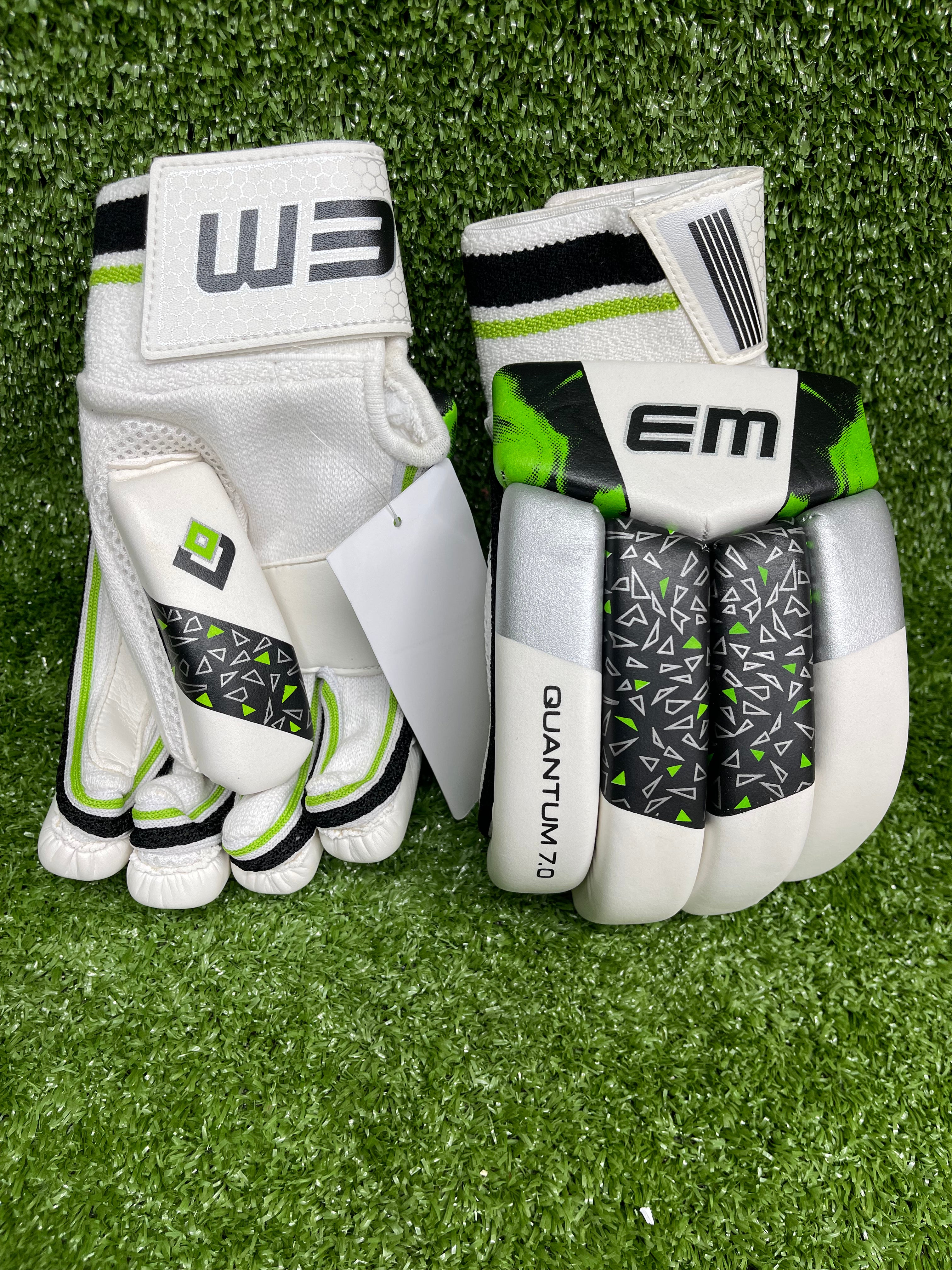 EM Quantum 7.0 Junior/Youth Cricket Batting Gloves - Lightweight Protective Gear for Young Players - Perfect for Practice, Training & Matches
