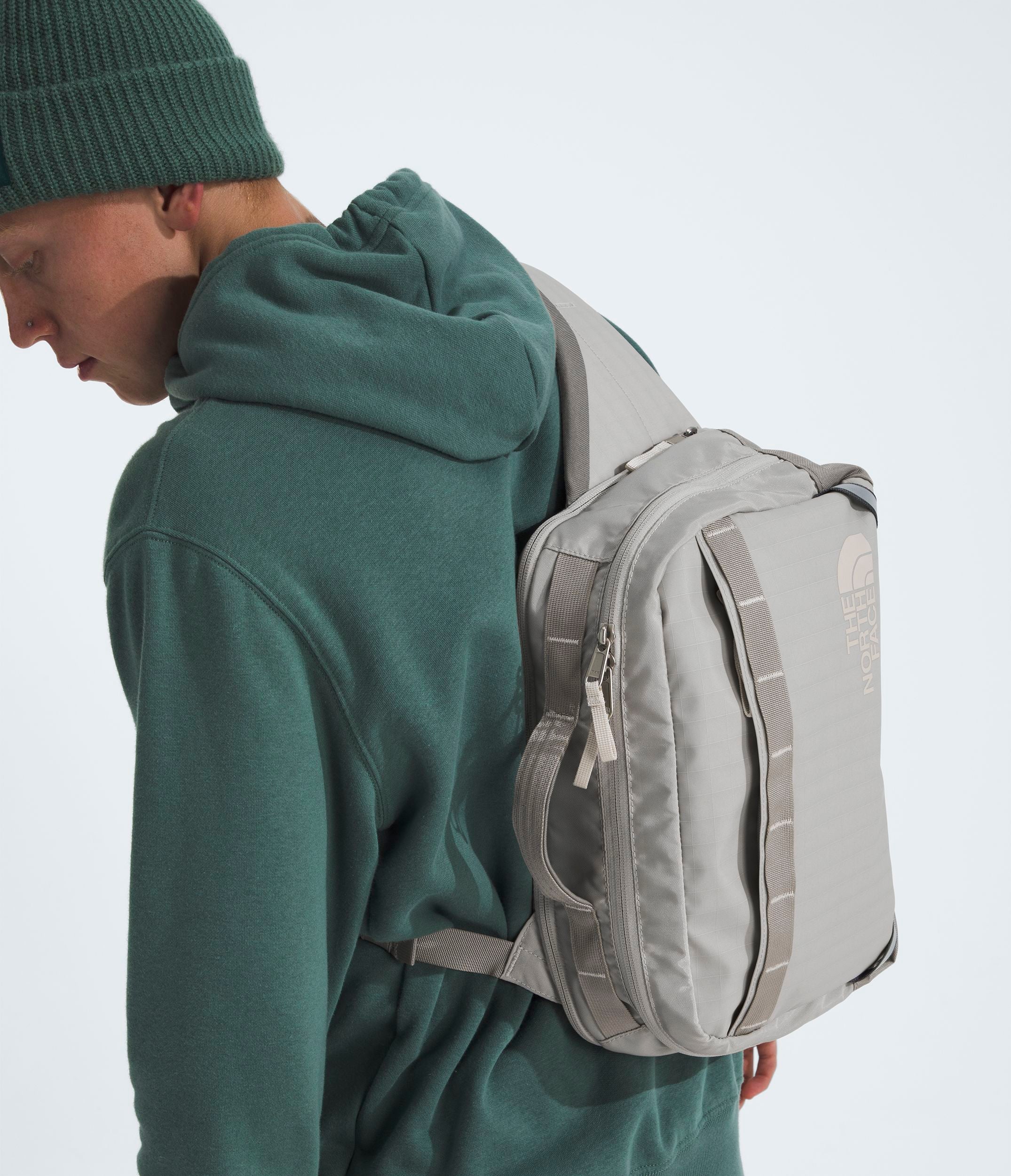 The North Face Base Camp Voyager Sling Bag - Durable Travel & Hiking Crossbody Pack for Men & Women - Perfect for Outdoor Adventures, Commuting & Daily Use