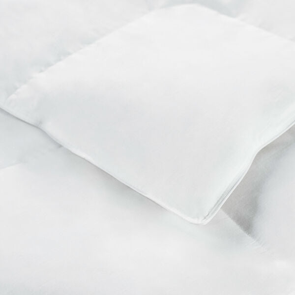 Premium Natural Comforter with European White Goose Down - Ultra Soft & Hypoallergenic Bedding for All-Season Comfort - Perfect for Master Bedrooms, Guest Rooms & Luxury Hotels