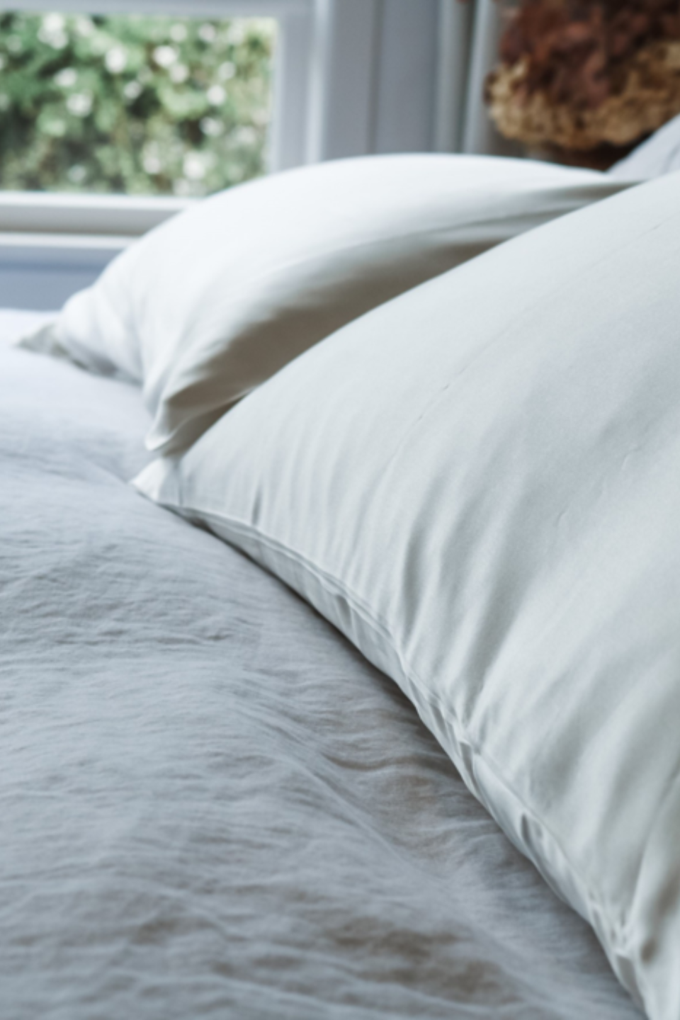 100% Pure Silk Pillowcase Set (48x73cm) - Hypoallergenic & Anti-Wrinkle for Beauty Sleep - Perfect for Bedroom Luxury & Skin Care