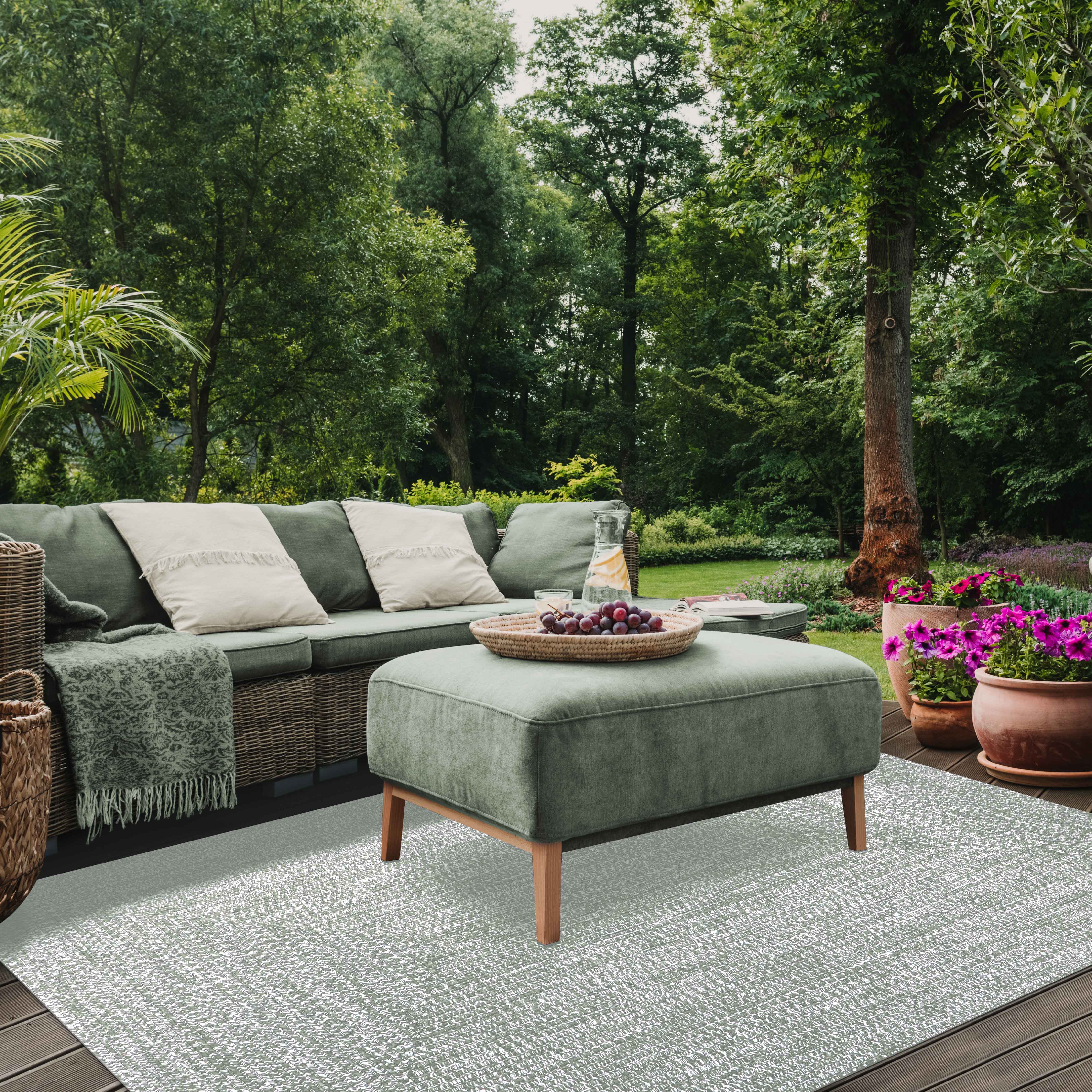 Two-Toned Braided Bohemian Area Rug - Indoor/Outdoor Use for Living Room, Patio & Bedroom Decor