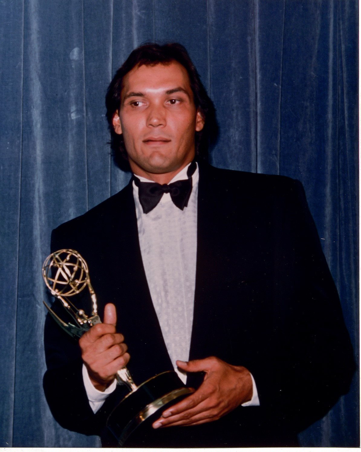 Jimmy Smits 8x10 Photo G1257 - Premium Celebrity Autograph Picture for Collectors, Fans & Memorabilia Enthusiasts - Perfect for Framing, Display & Gifts