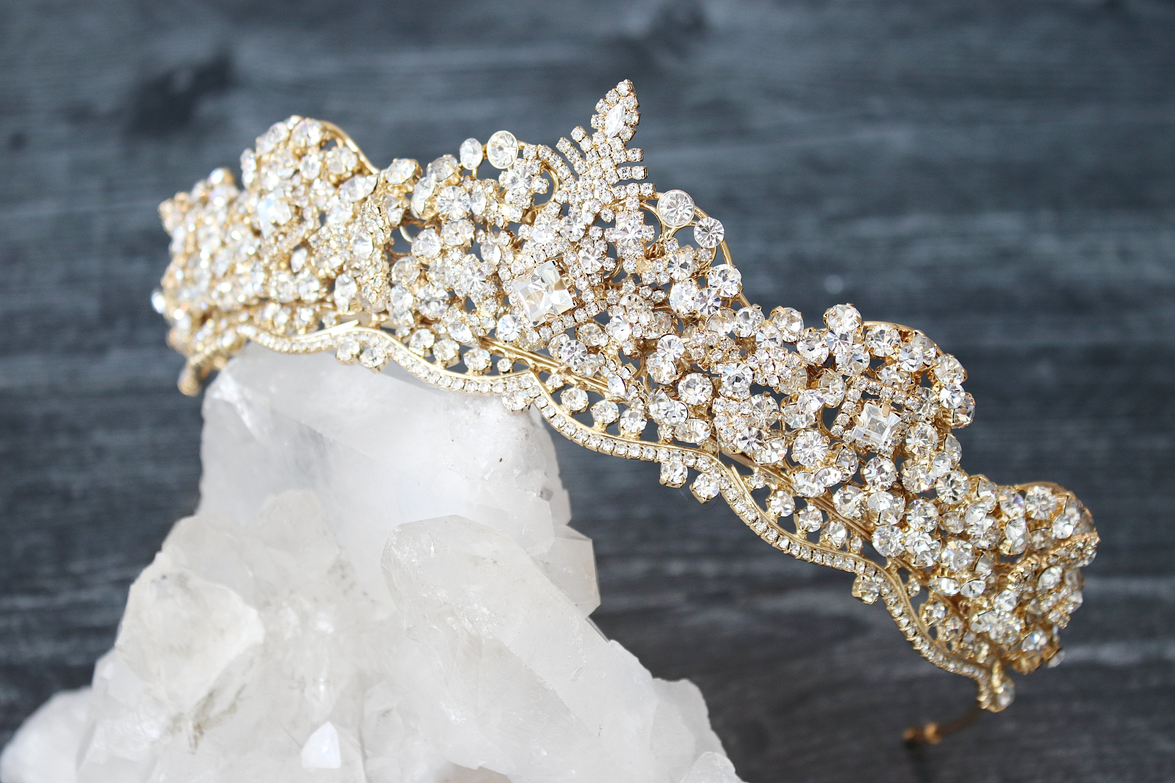 SHELLIE Bridal Tiara - Elegant Rhinestone Wedding Crown for Bride, Princess Headpiece - Perfect for Weddings, Prom, Pageants & Special Occasions