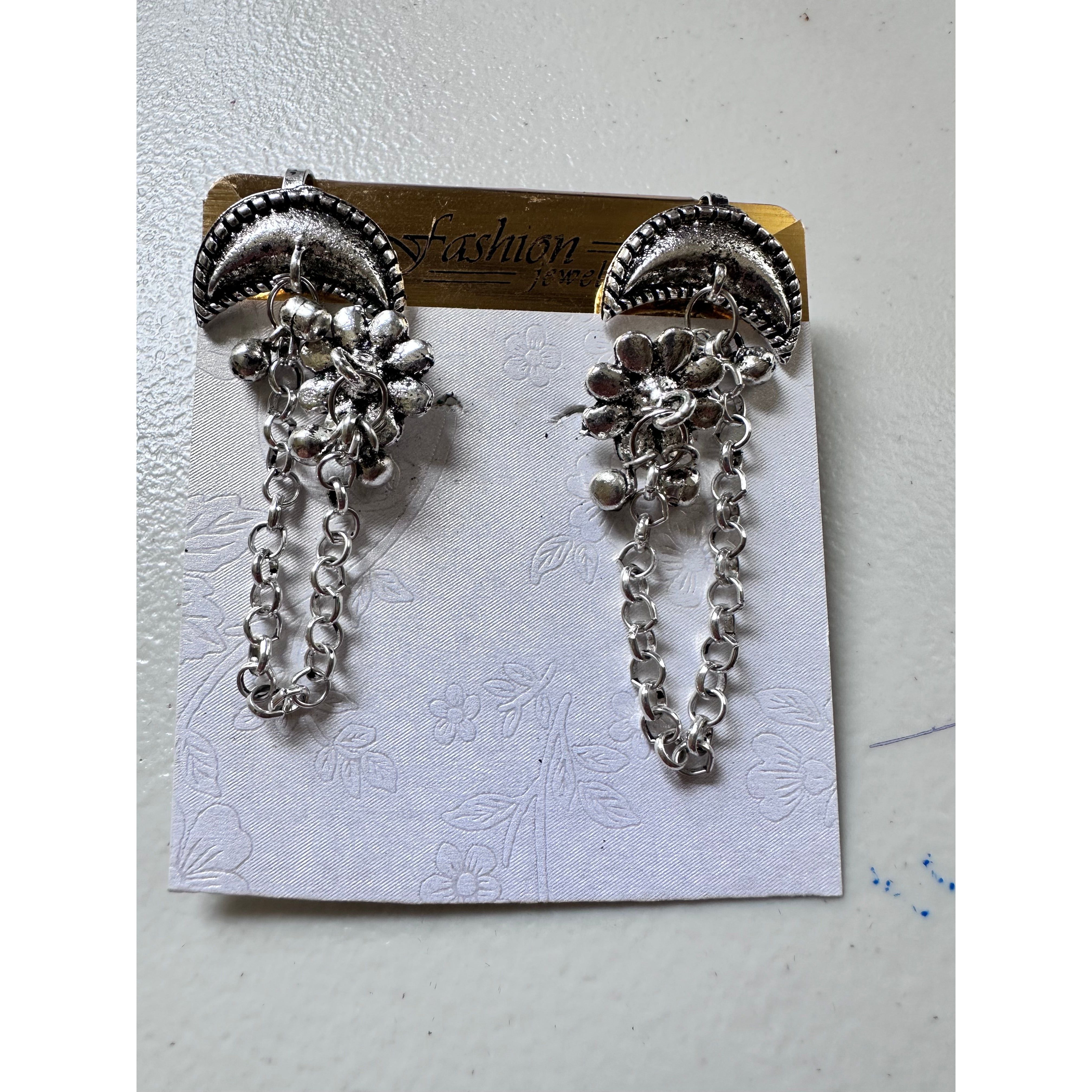 Trendy Boho Ear Cuff Earrings for Women - Elegant Dangle & Clip-On Design for Parties, Weddings & Everyday Wear