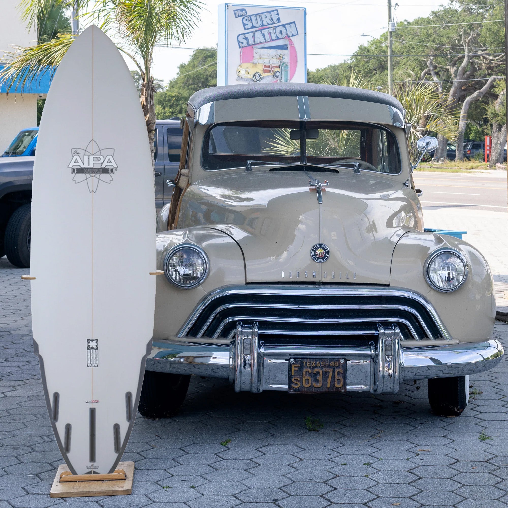 Aipa Big Boy Sting Fusion HD 8'0 Surfboard with Futures Fins - Perfect for Big Wave Surfing and Performance Riding