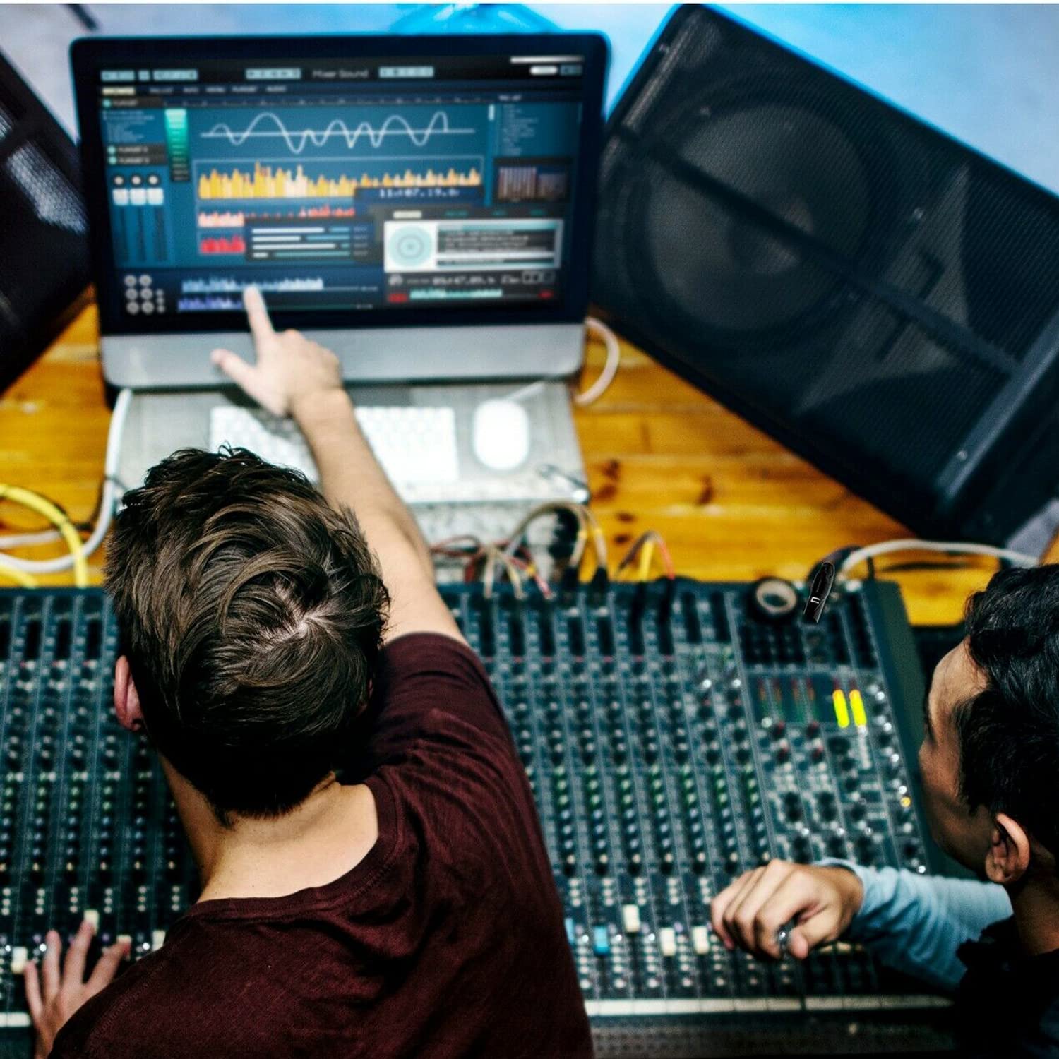Professional Balanced XLR Cable Female to Right Angle XLR Male - 5ft Yellow - 3-Pin Microphone Connector for Powered Speakers, Audio Interface, Mixer - Perfect for Live Performances, Studio Recording & DJ Setups