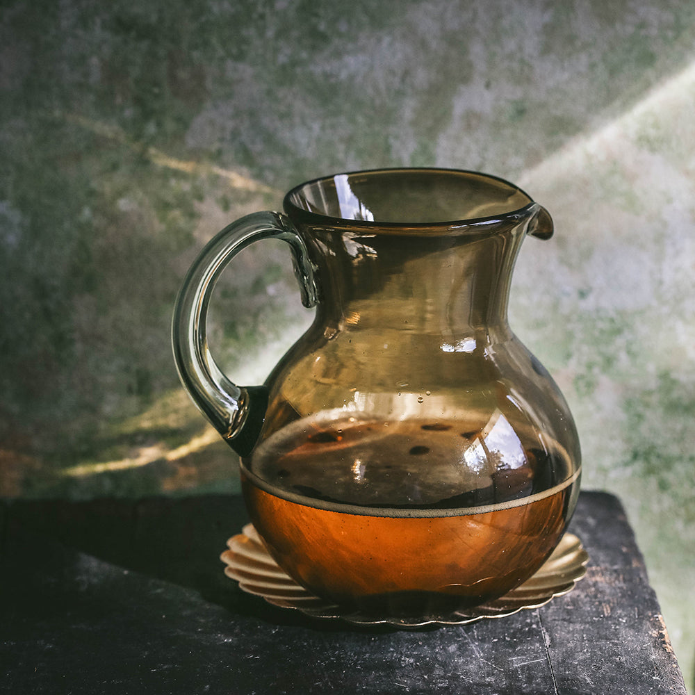Amber Glass Pitcher with Lid - 64oz Round Beverage Dispenser for Iced Tea, Lemonade & Cold Drinks - Perfect for Parties, Picnics & Home Entertaining
