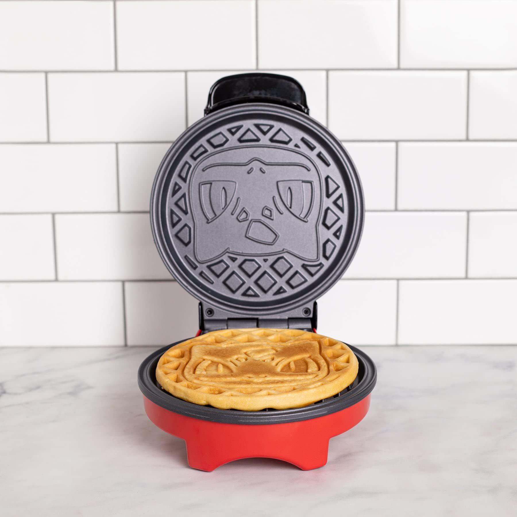 Uncanny Brands Pokémon Bulbasaur Waffle Maker - Non-Stick Compact Waffle Iron for Kids & Adults - Easy to Clean Fun Kitchen Appliance - Perfect for Breakfast, Parties & Pokémon-Themed Events