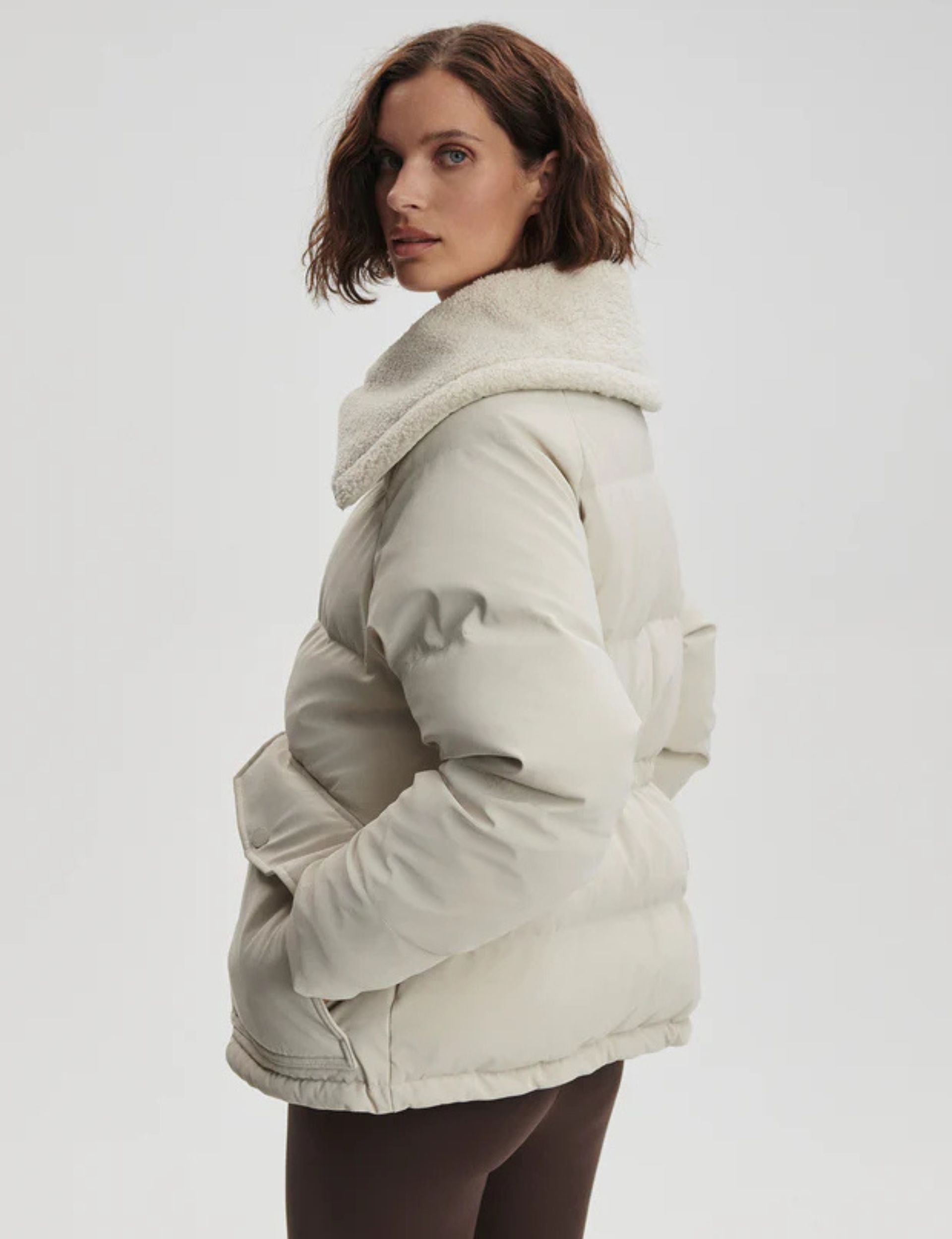 Roseville Down Jacket for Women - Lightweight Warm Winter Coat with Hood, Water-Resistant & Windproof - Perfect for Cold Weather, Outdoor Activities & Travel