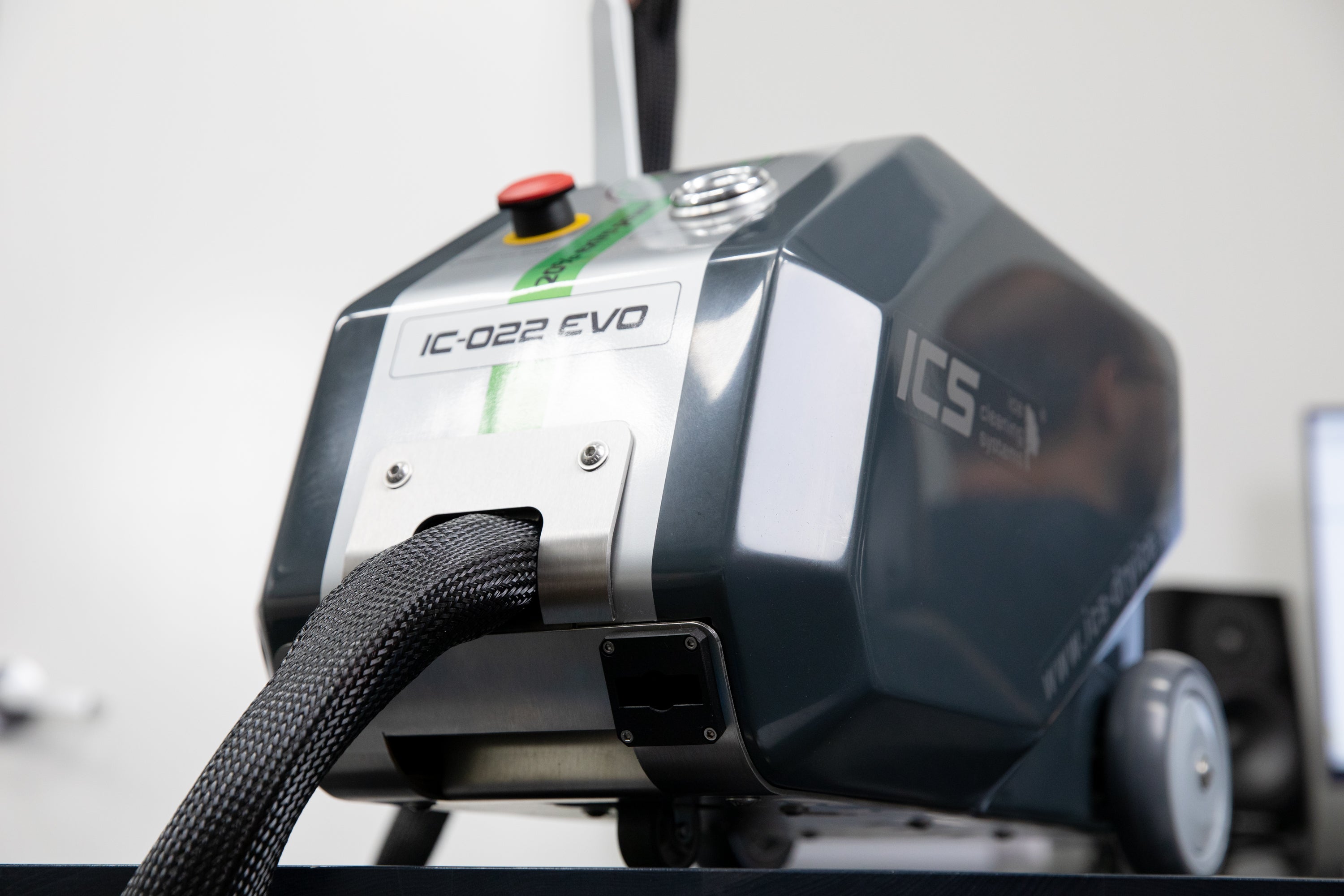 ICS IC 022 Evo Dry Ice Blasting Machine - Professional Industrial Cleaning Equipment for Automotive, Food Processing & Mold Removal