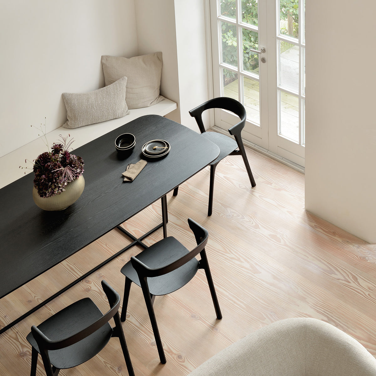 Oak Black Arc Dining Table - Modern Wooden Dining Table for Home & Kitchen - Perfect for Family Gatherings & Dinner Parties