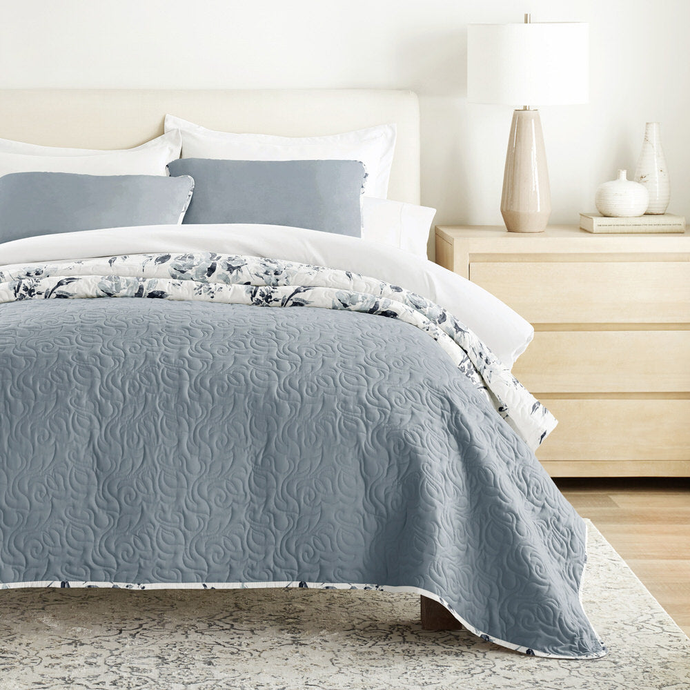 Rose Garden Reversible Quilted Coverlet Set - Queen Size Bedspread with Matching Shams | Soft Floral Bedding for Cozy Bedroom Decor | Perfect for Guest Rooms & Master Suites