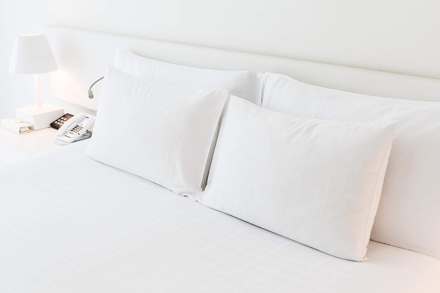 Premium 100% Natural Cotton Queen Pillowcases Set of 2 - 600 Thread Count, 20 x 30 Inch, Soft White Pillow Covers for Bedroom, Hotel & Home Decor - Breathable & Hypoallergenic Bedding Accessories