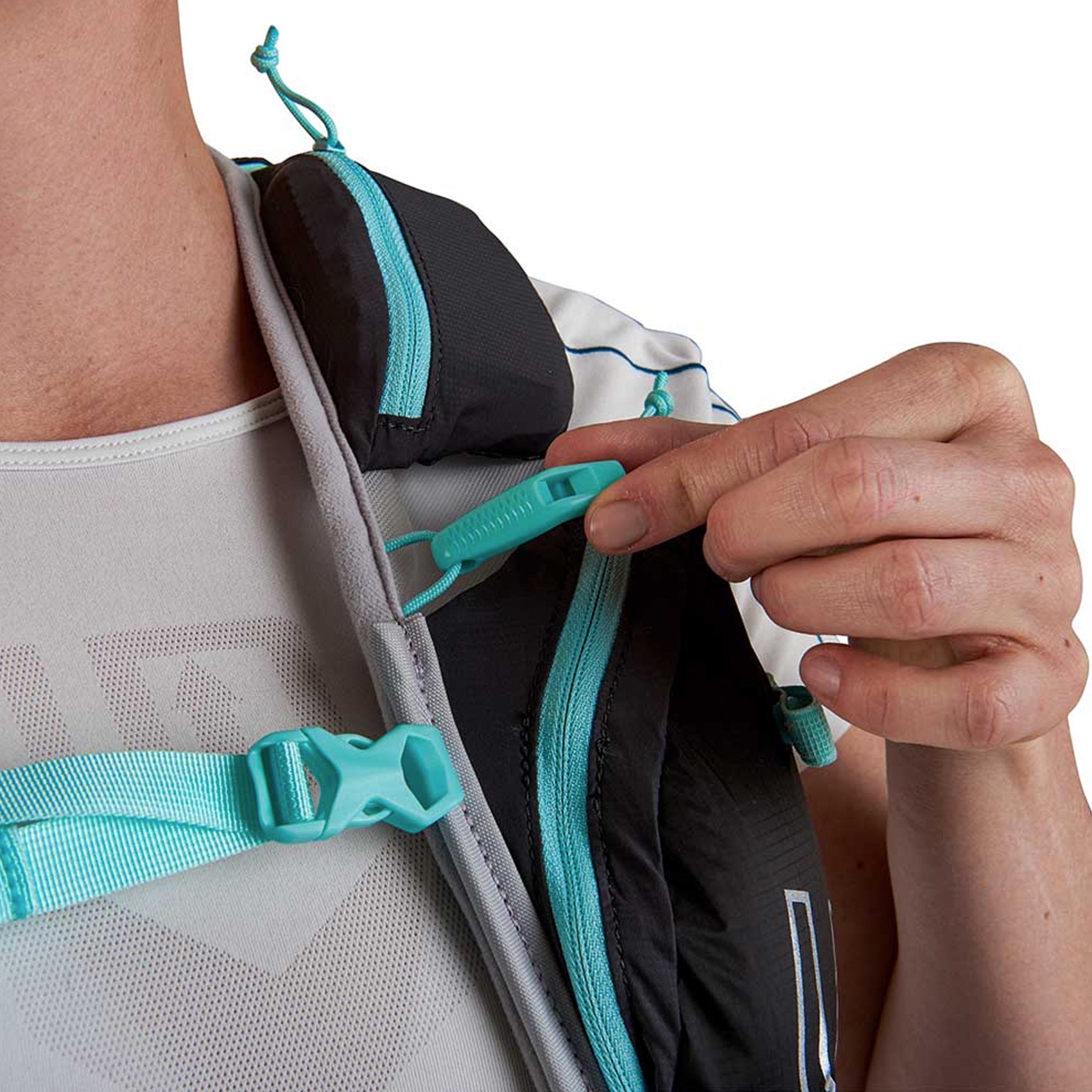 Ultimate Direction Women's Adventure Vesta 5.0 Hydration Running Vest - Lightweight Trail Running Gear for Hiking, Marathon & Outdoor Activities