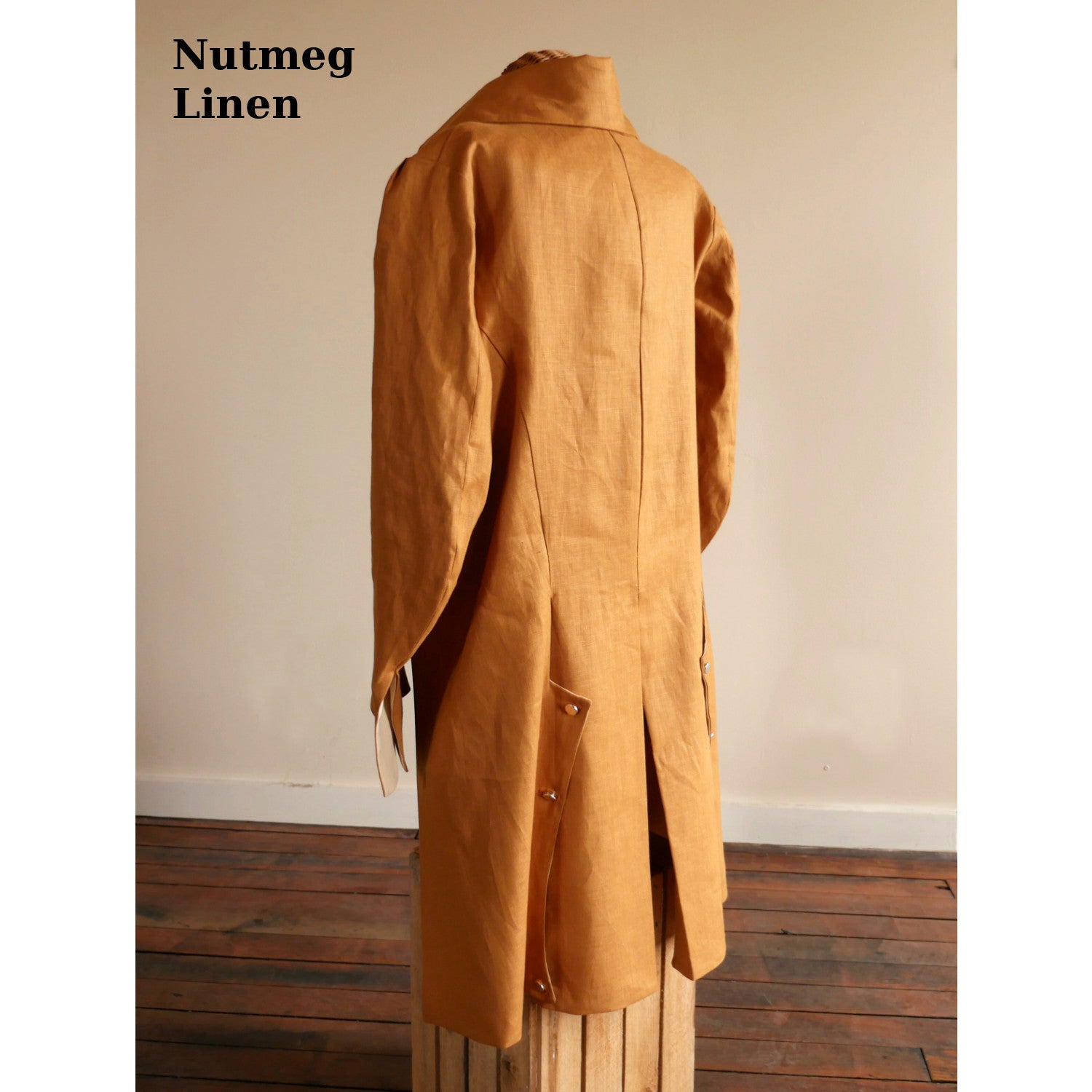Vintage Early 19th Century Linen Tailcoat - Authentic Regency Era Gentleman's Coat for Historical Reenactments & Costume Parties