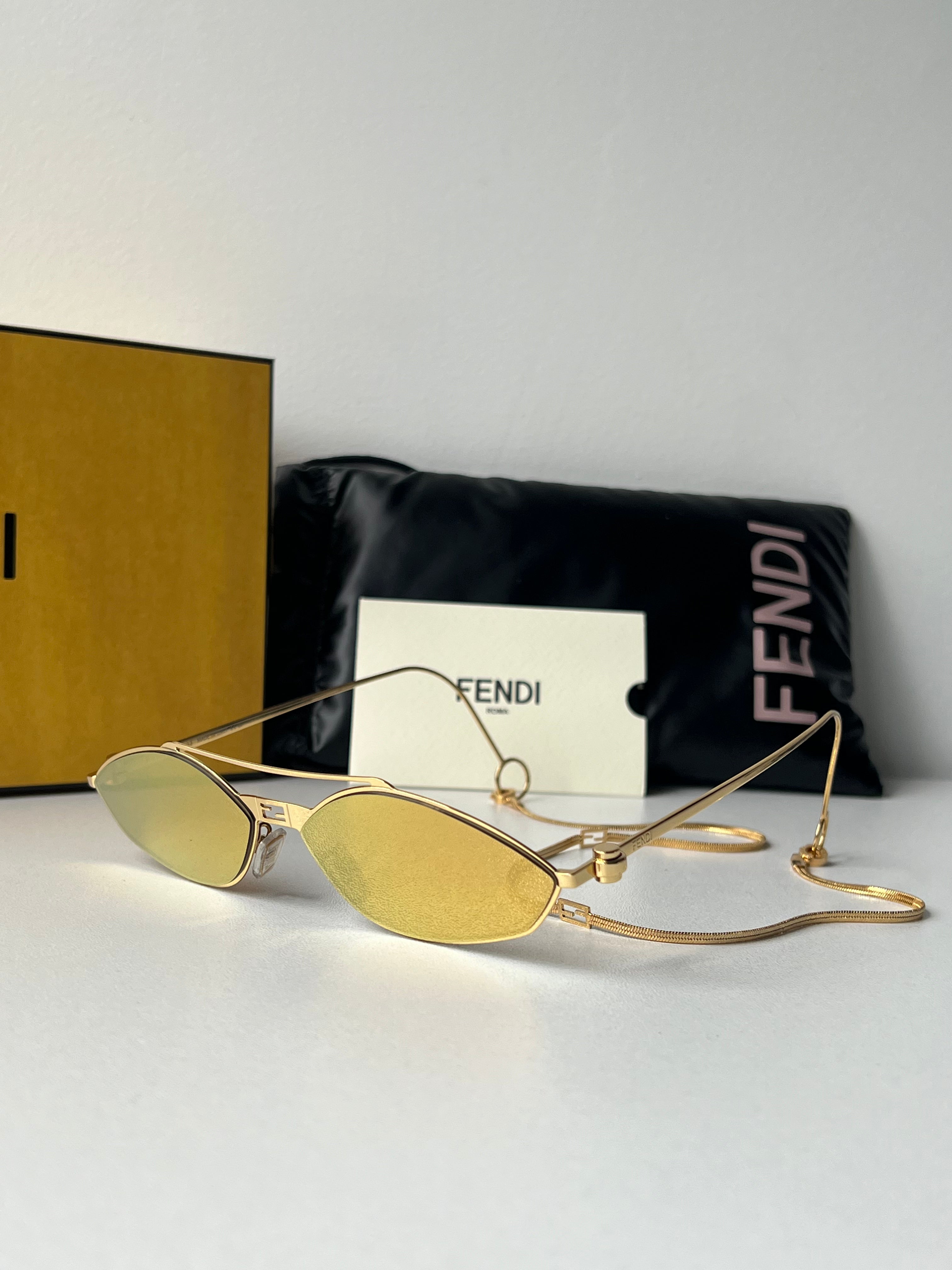 Fendi Baguette FE40114U Y Mirror Sunglasses with Gold Chain - Luxury Designer Shades for Women, Fashionable UV Protection for Outdoor, Beach & Driving