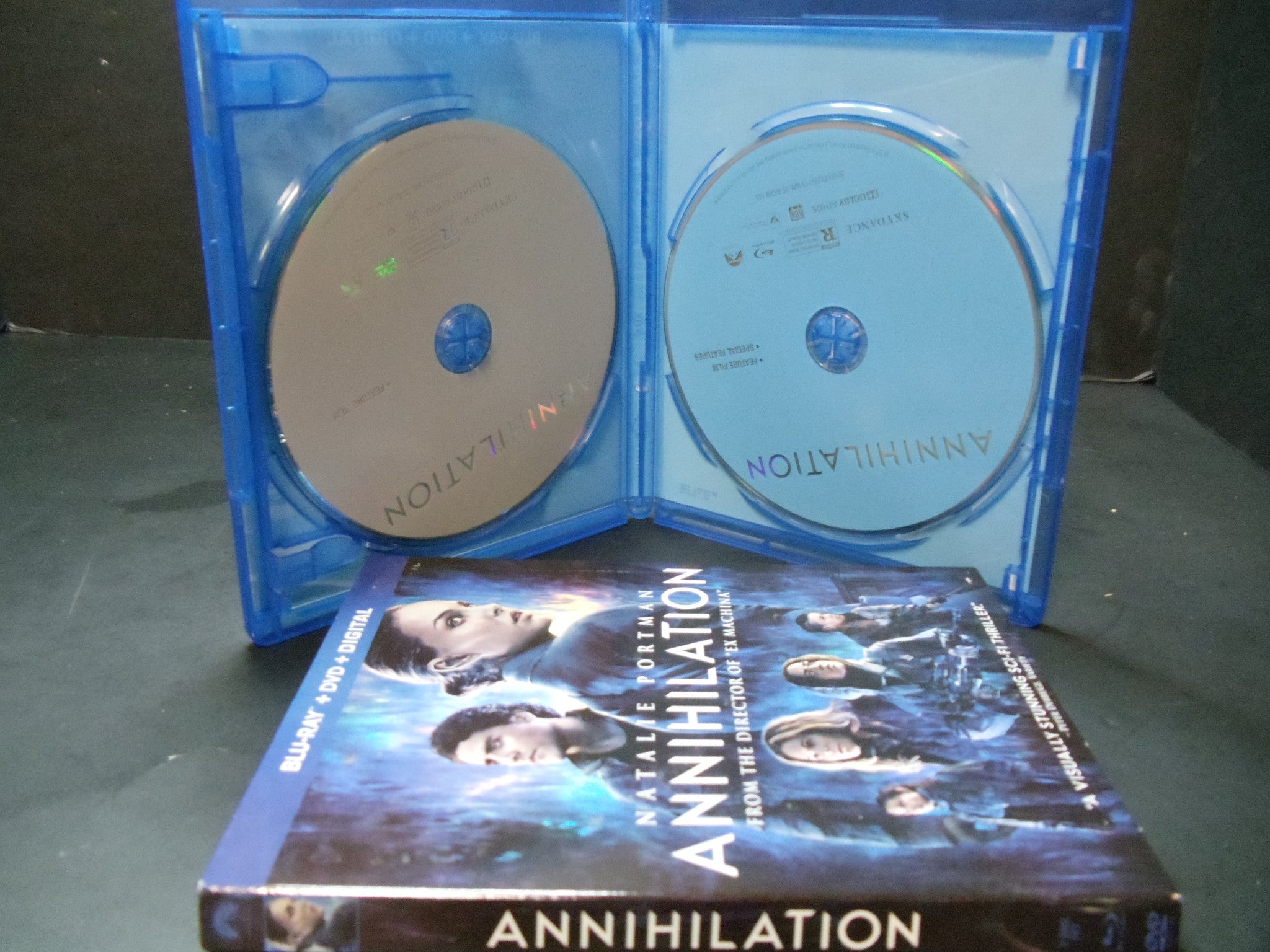 Annihilation (2018) Blu-ray + DVD 2-Disc Set - Natalie Portman, Jennifer Jason Leigh - Sci-Fi Thriller Movie for Home Entertainment & Collector's Edition