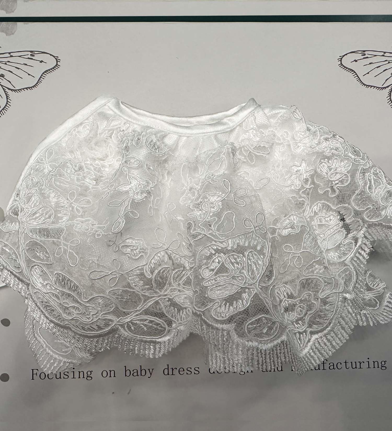 Beautiful White Lace Christening Gown for Baby Girls - Elegant Baptism Dress for Newborns & Infants - Perfect for Christenings, Baptisms & Special Occasions