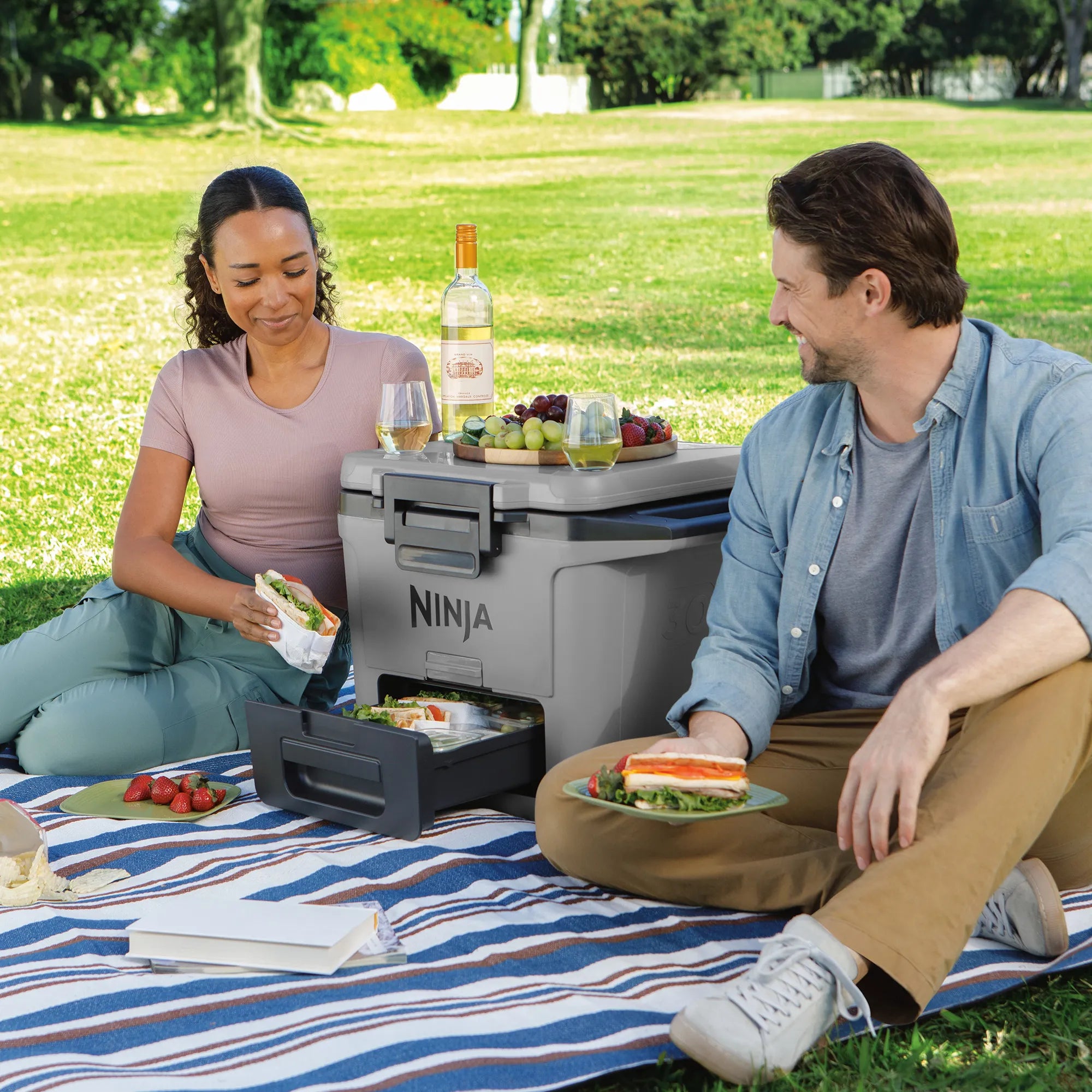 Ninja FrostVault 28L Hard Cooler with Dry Zone - Premium Insulated Cooler for Camping, Beach, Picnics & Outdoor Adventures - Leakproof Food Storage with Separate Dry Compartment