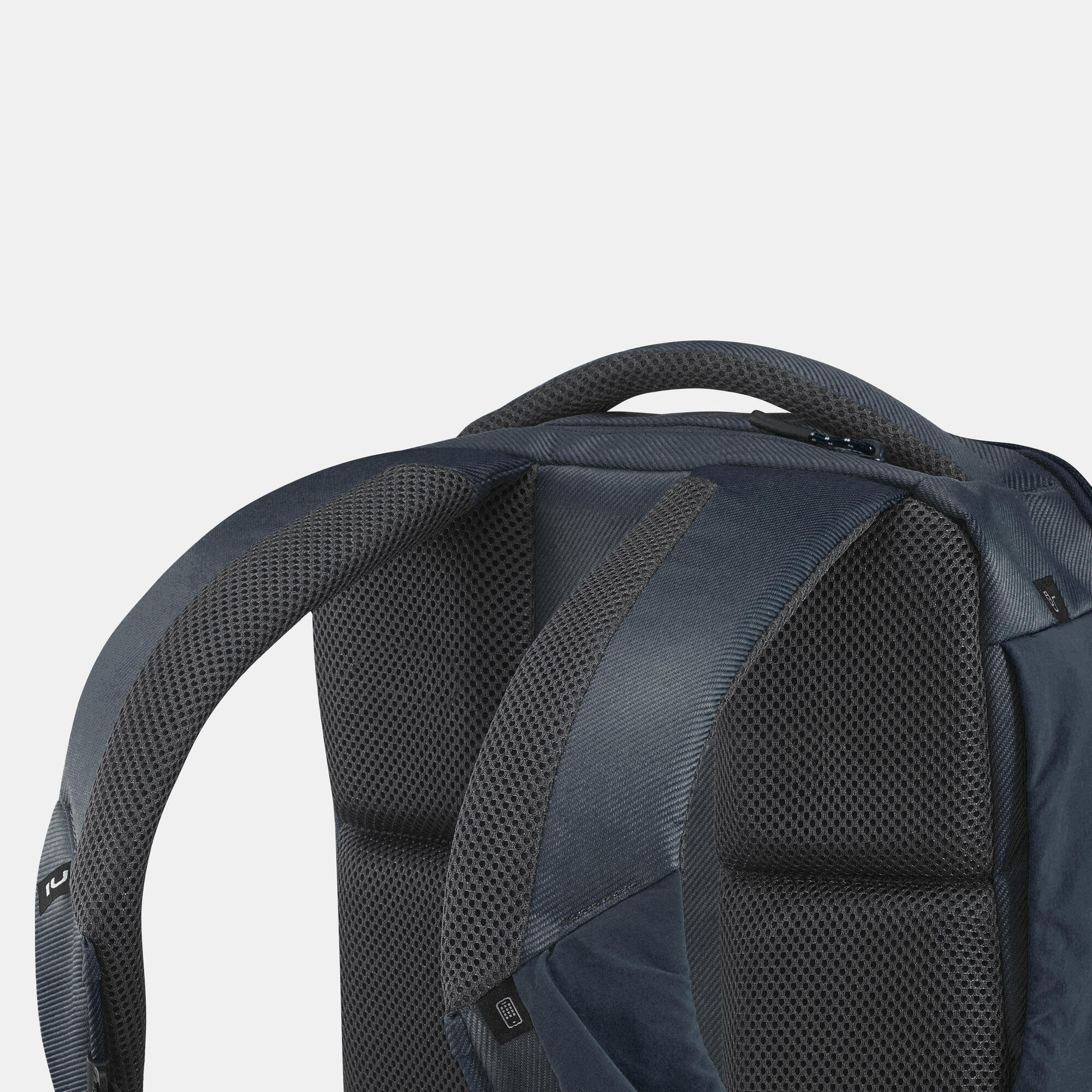 Quechua NH Escape 500 16L Lightweight Hiking Backpack for Men & Women - Water-Resistant Daypack for Outdoor Adventures, Camping & Travel