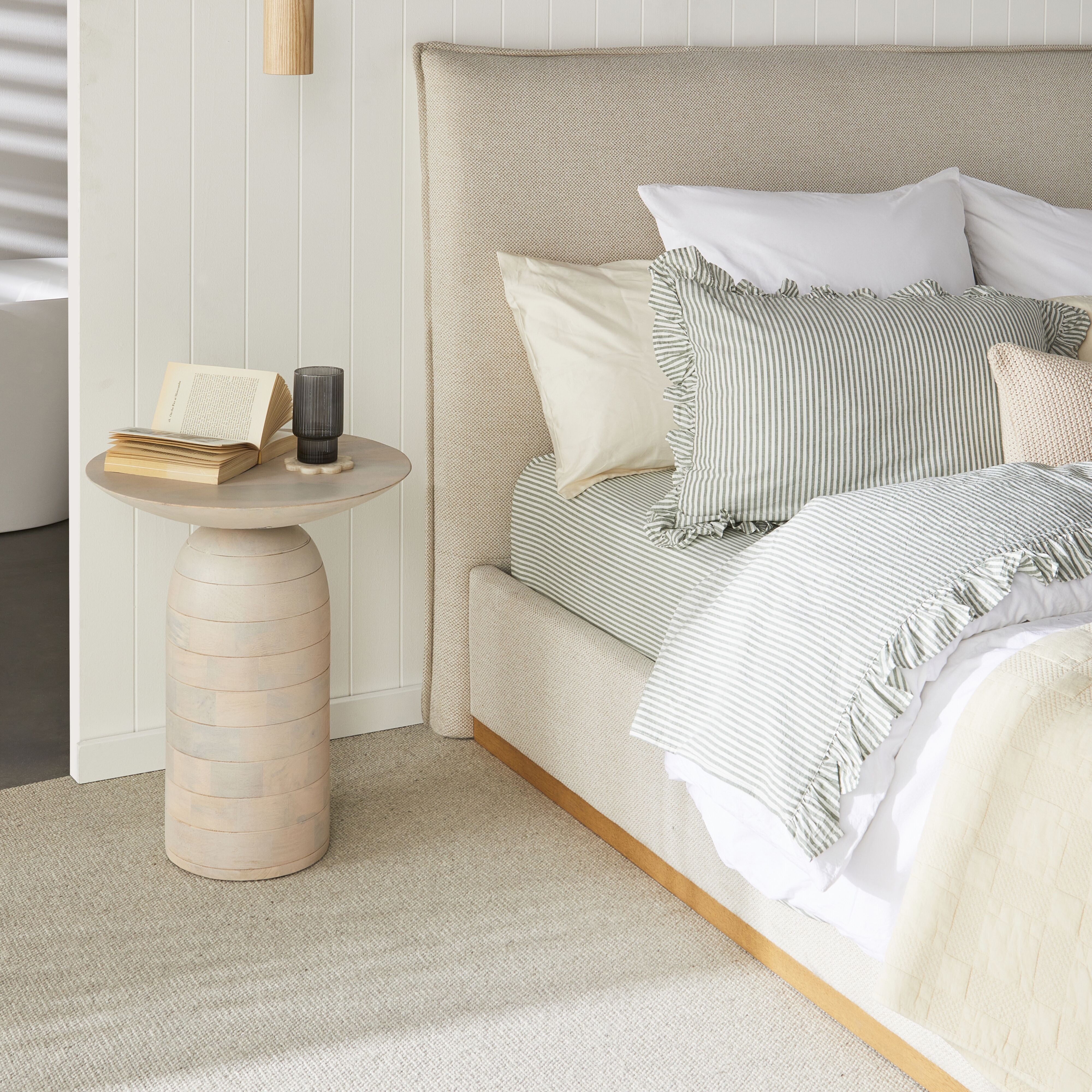 Avalonia Queen Size Bed Frame - Modern Platform Bed with Sturdy Wooden Slats - Perfect for Bedroom, Guest Room & Home Decor