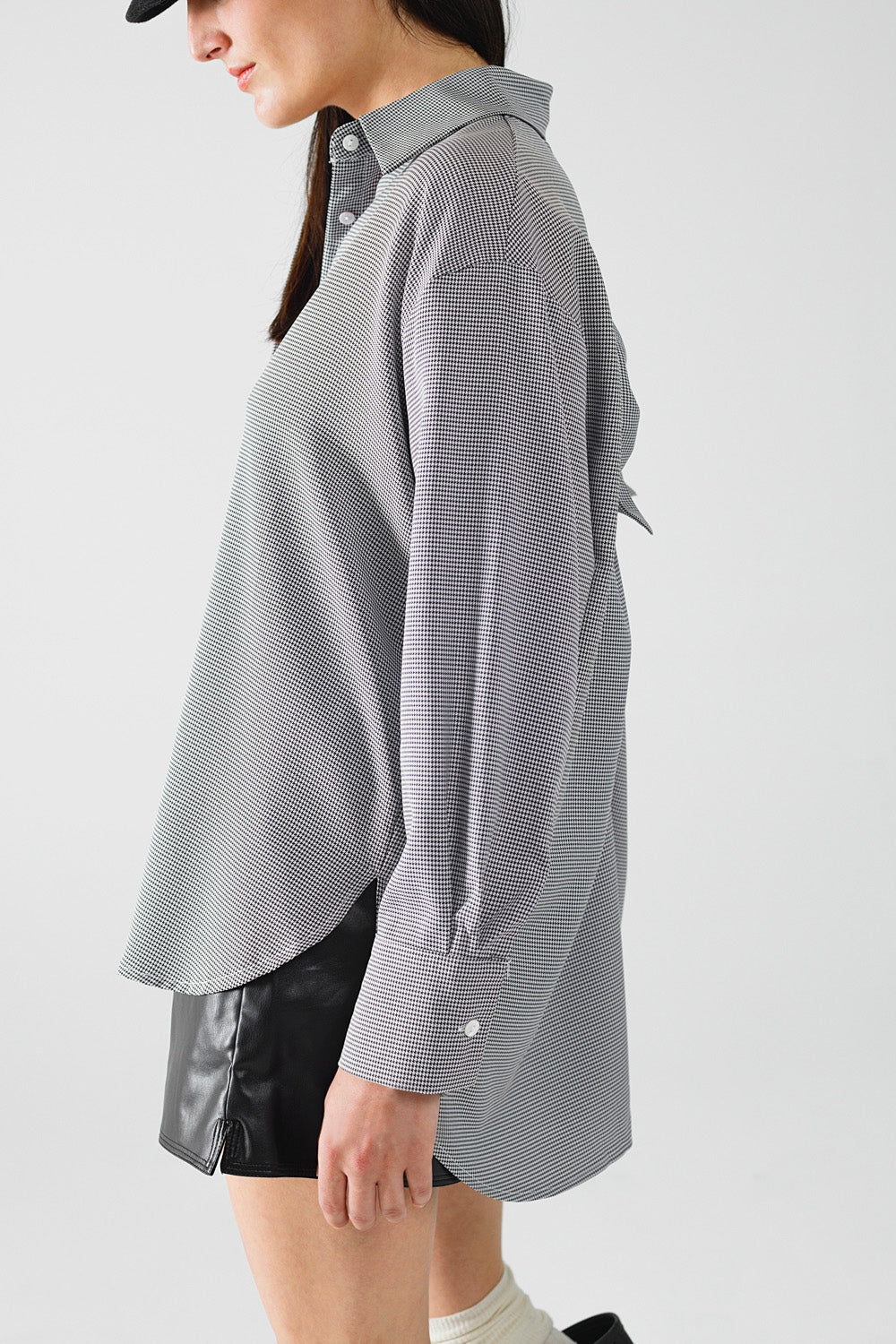 Oversize Checkered Shirt with Bow Tie in Black and White - Perfect for Casual Outfits, Layering & Stylish Everyday Wear