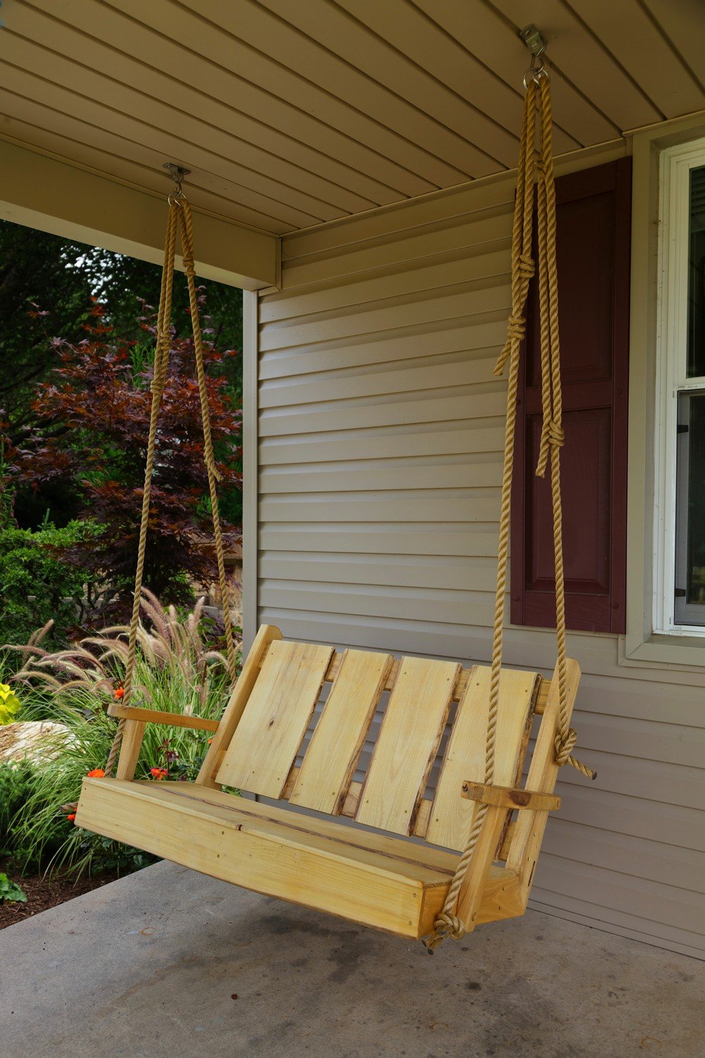 A&L Furniture Blue Mountain Timberland Swing with Rope - Heavy Duty Wooden Porch Swing for Outdoor Garden, Patio, Backyard Relaxation